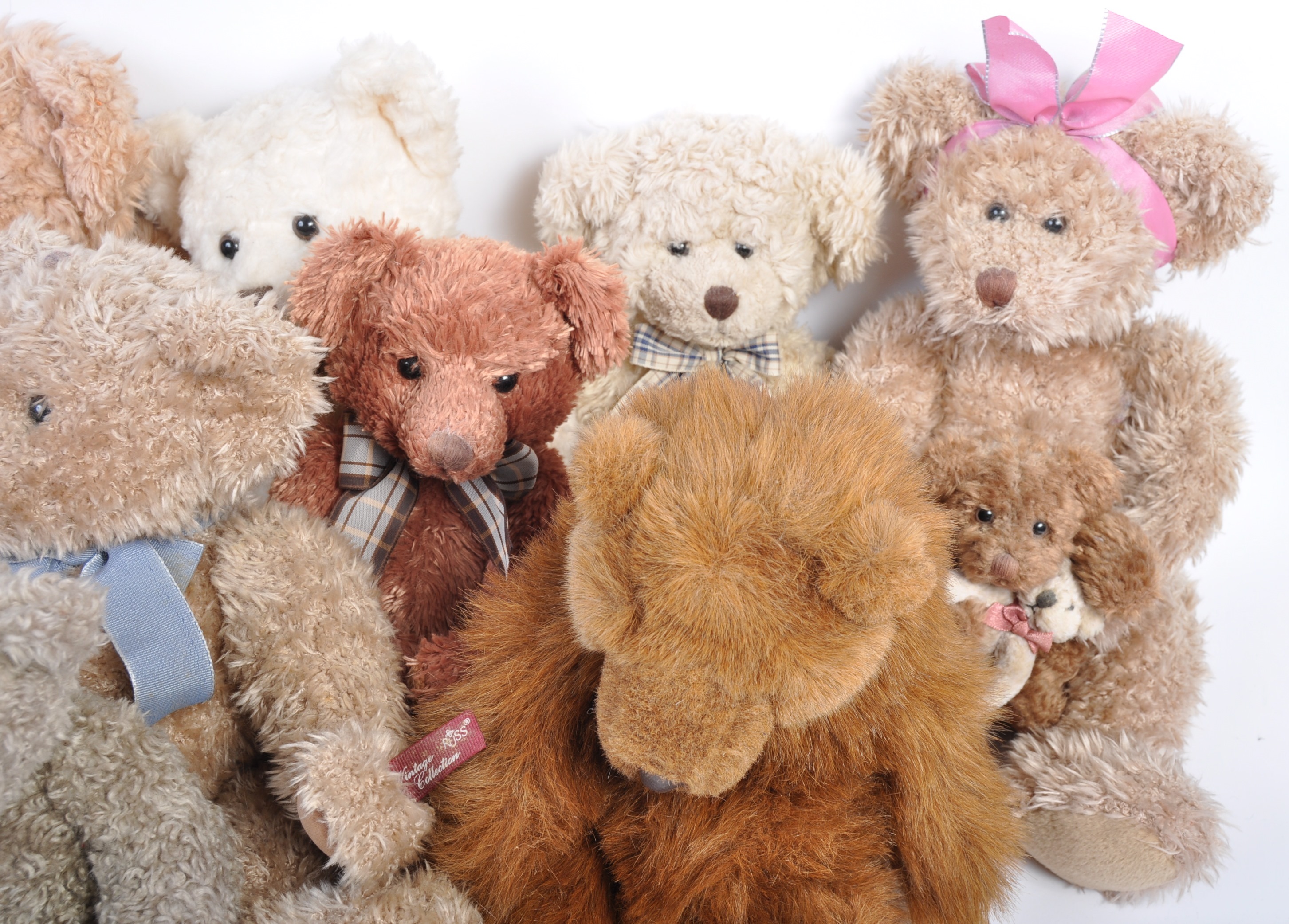 A LARGE COLLECTION OF X16 ASSORTED RUSS BERRIE TEDDY BEARS - Image 6 of 7