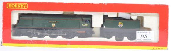 HORNBY 00 GAUGE R2542 WEST COUNTRY CLASS CITY OF WELLS