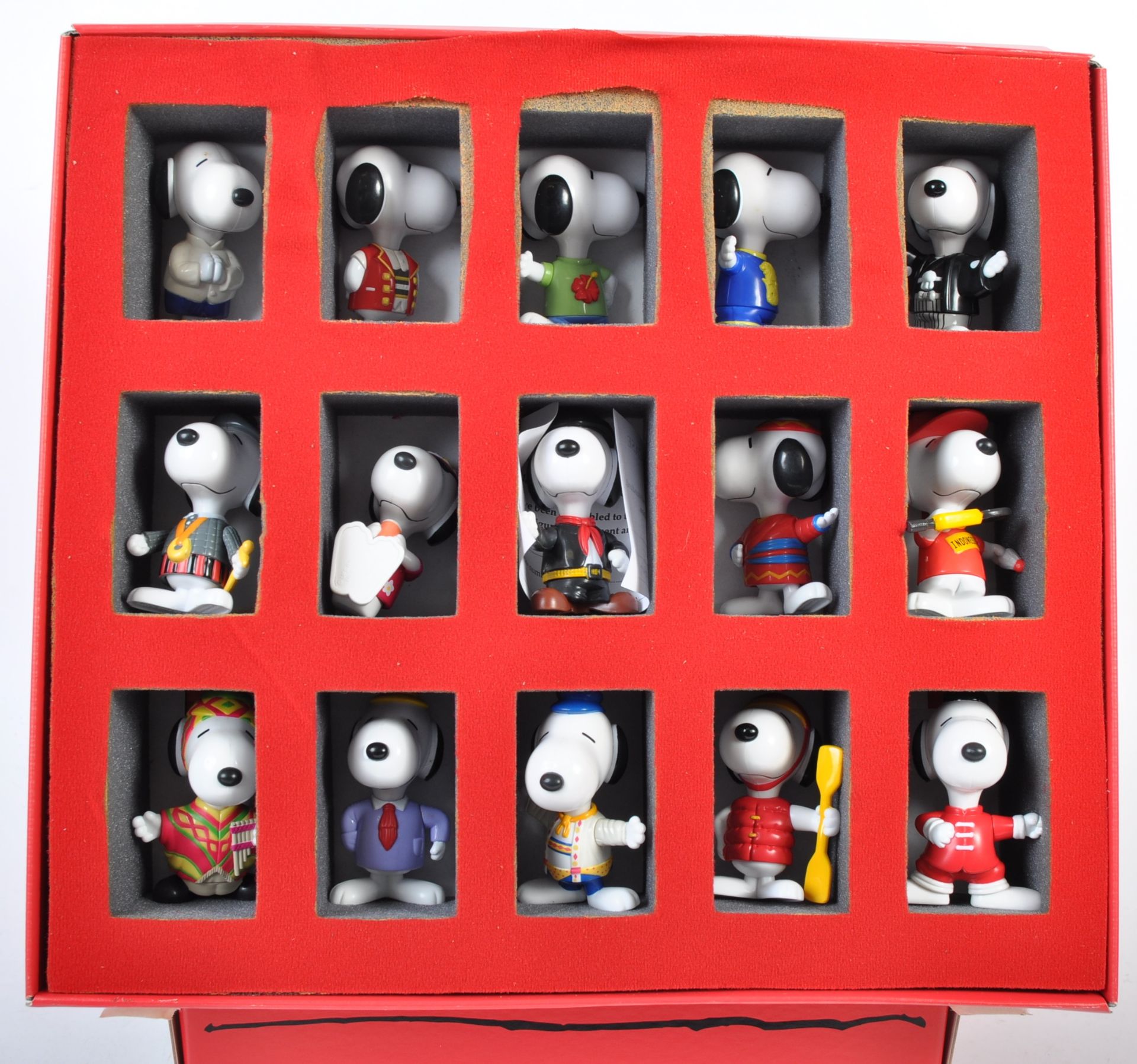 RARE MCDONALDS HAPPY MEAL SNOOPY COLLECTORS BOX SET WITH THIRTY FIGURES - Bild 4 aus 7