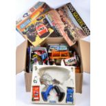 COLLECTION OF ASSORTED VINTAGE SCALEXTRIC CARS & ACCESSORIES