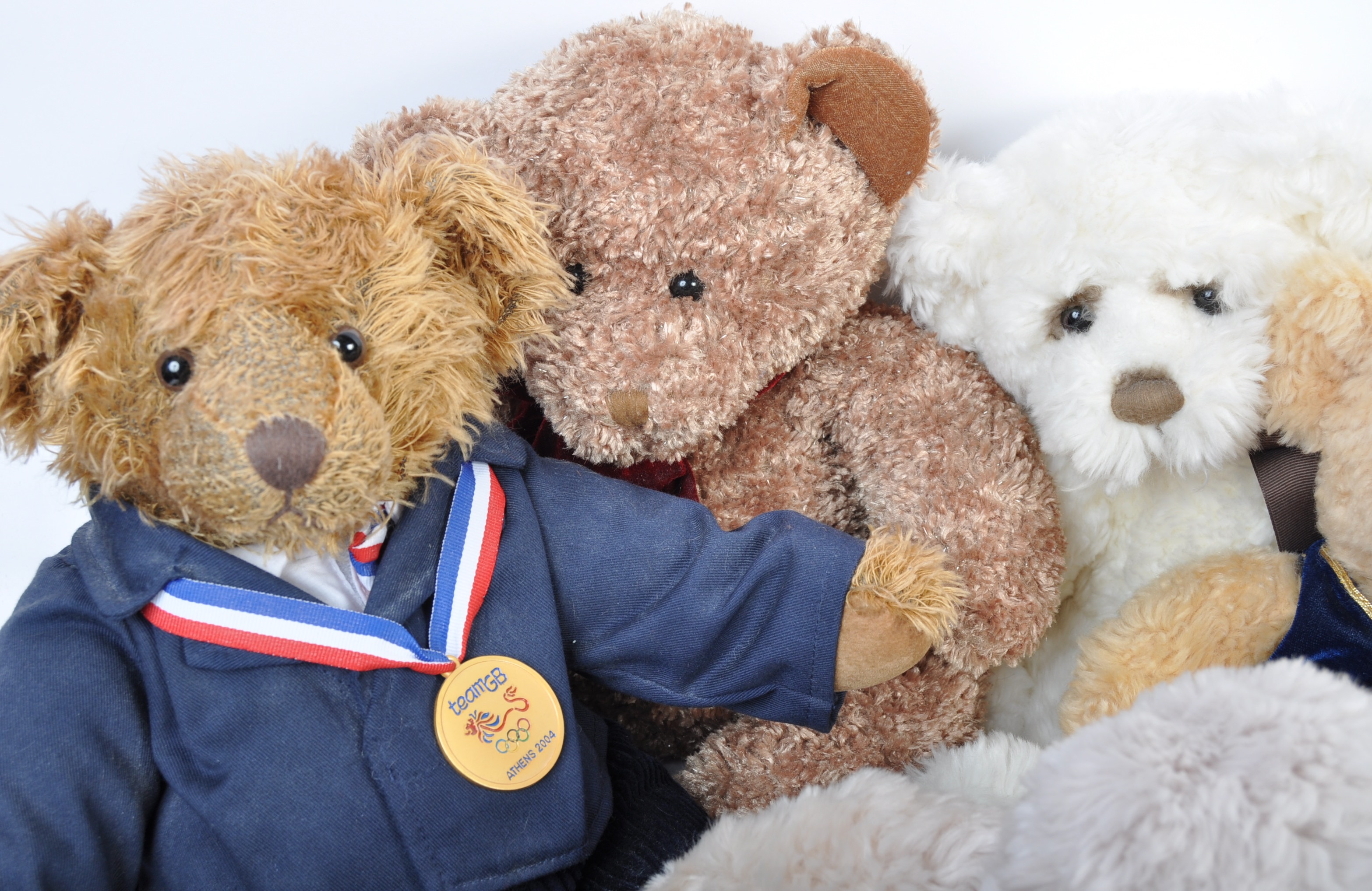 A LARGE COLLECTION OF X16 ASSORTED RUSS BERRIE TEDDY BEARS - Image 3 of 7
