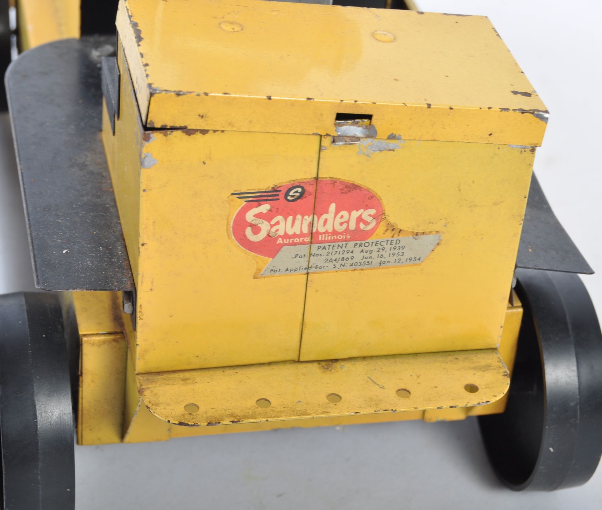 RARE SAUNDERS USA TINPLATE ' MARVELOUS MIKE ' ROBOT TRACTOR - Bild 4 aus 7