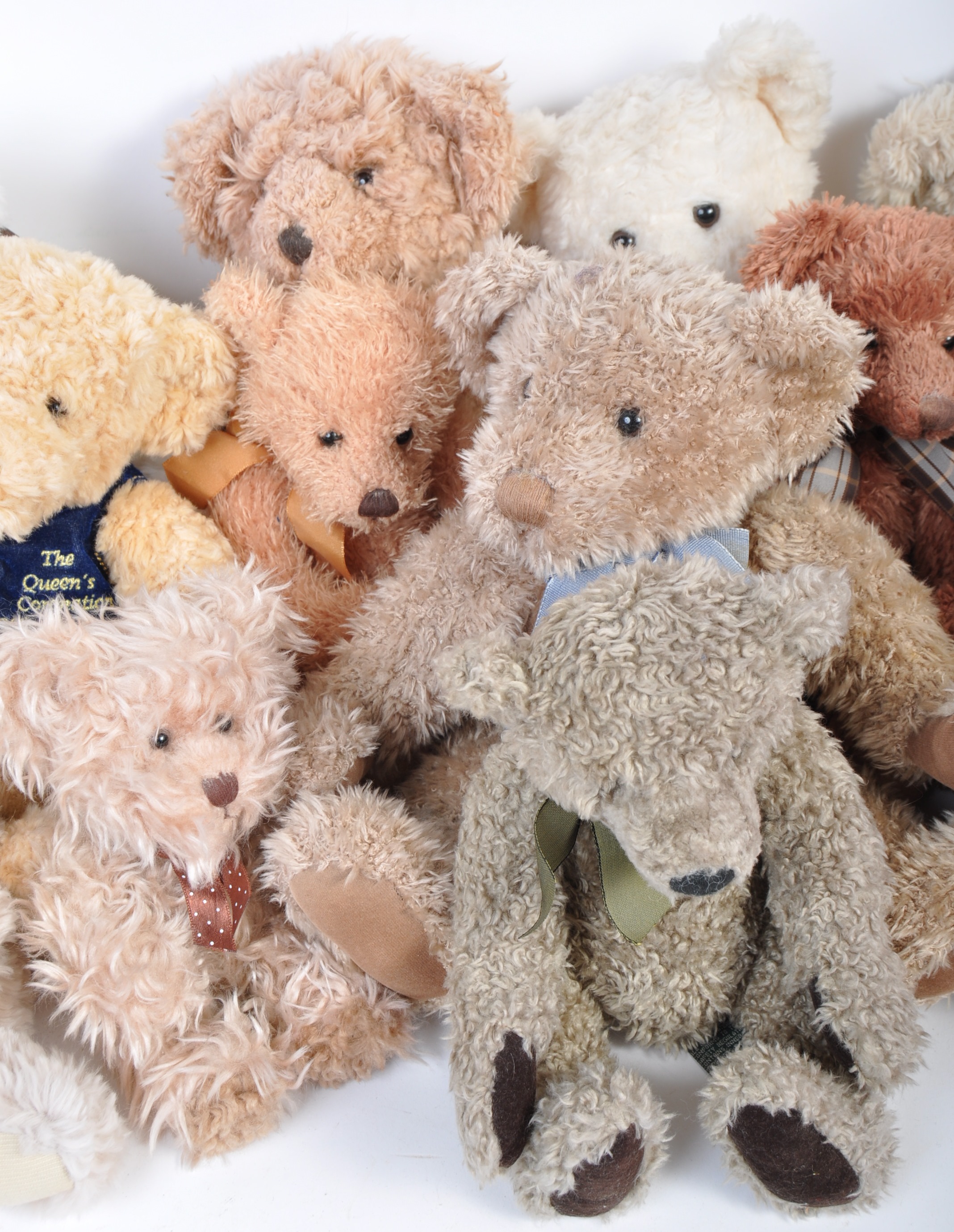 A LARGE COLLECTION OF X16 ASSORTED RUSS BERRIE TEDDY BEARS - Image 5 of 7