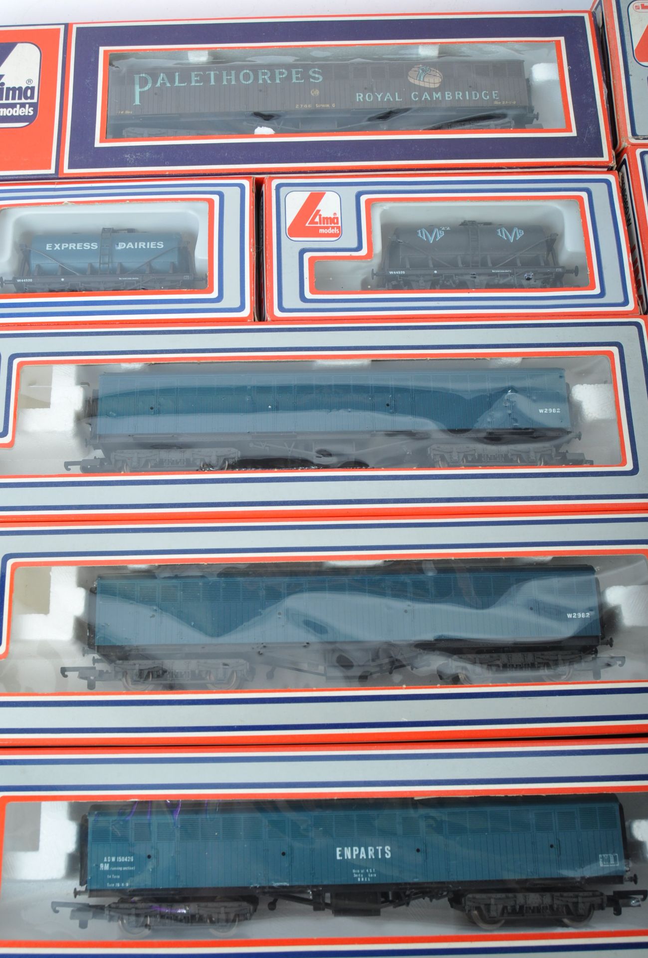 COLLECTION OF BOXED LIMA 00 GAUGE ROLLING STOCK - Bild 2 aus 5