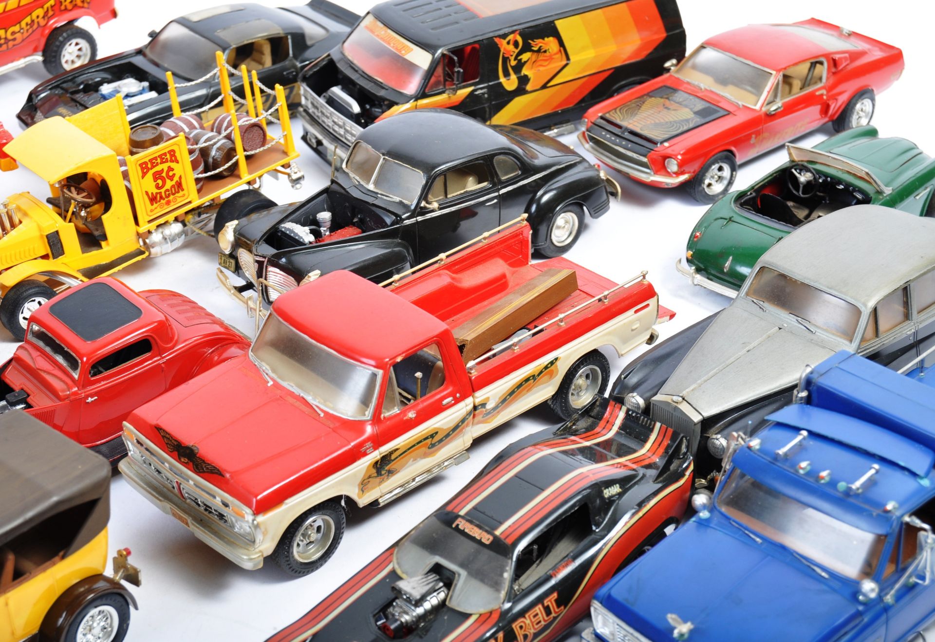 LARGE COLLECTION OF ASSORTED VEHICLE PLASTIC MODEL KITS - Bild 4 aus 5