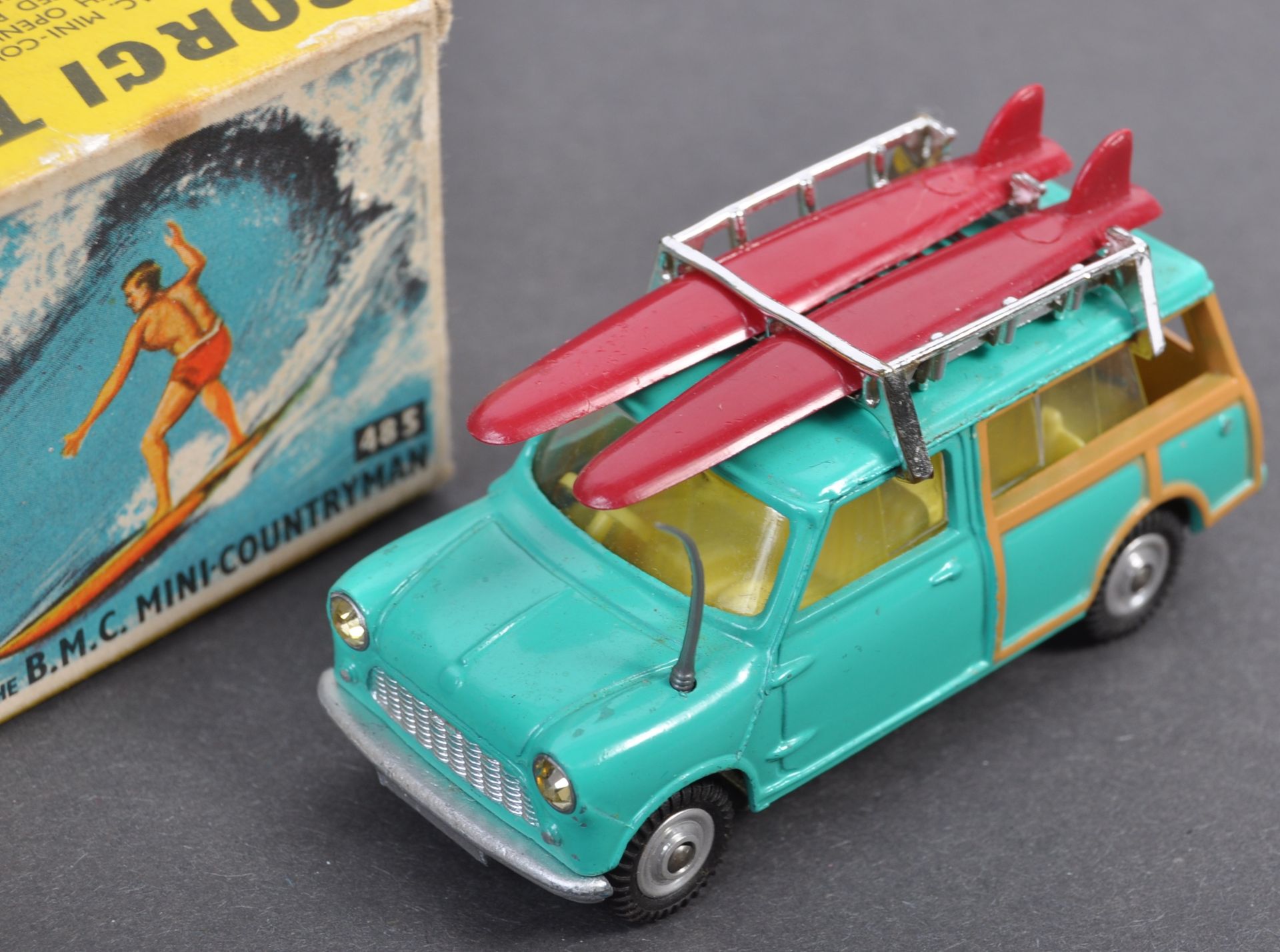 VINTAGE CORGI TOYS DIECAST MODEL SURFING BMC MINI - Bild 2 aus 7