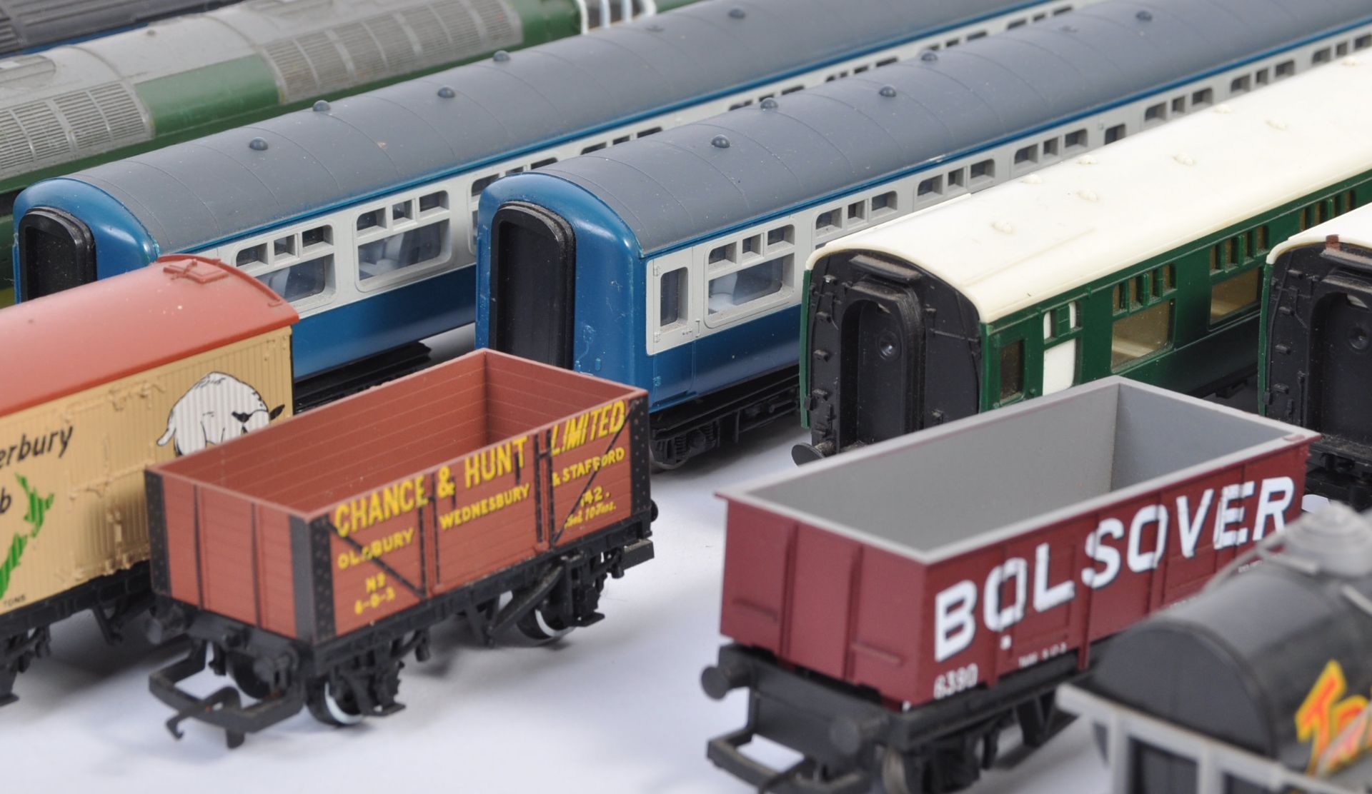 COLLECTION OF ASSORTED 00 GAUGE TRAINSET LOCO'S & CARRIAGES - Bild 3 aus 4