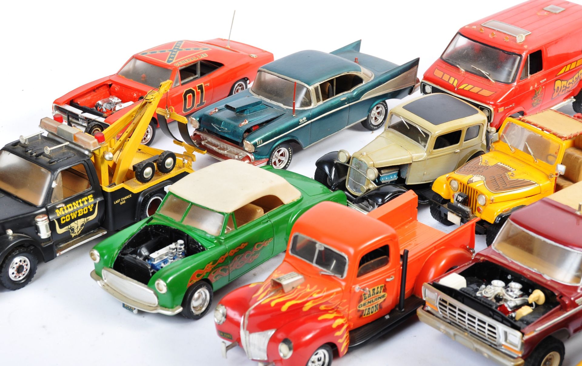 LARGE COLLECTION OF ASSORTED VEHICLE PLASTIC MODEL KITS - Bild 2 aus 5