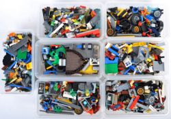 LARGE COLLECTION OF ASSORTED LEGO PIECES AND MINIFIGURES