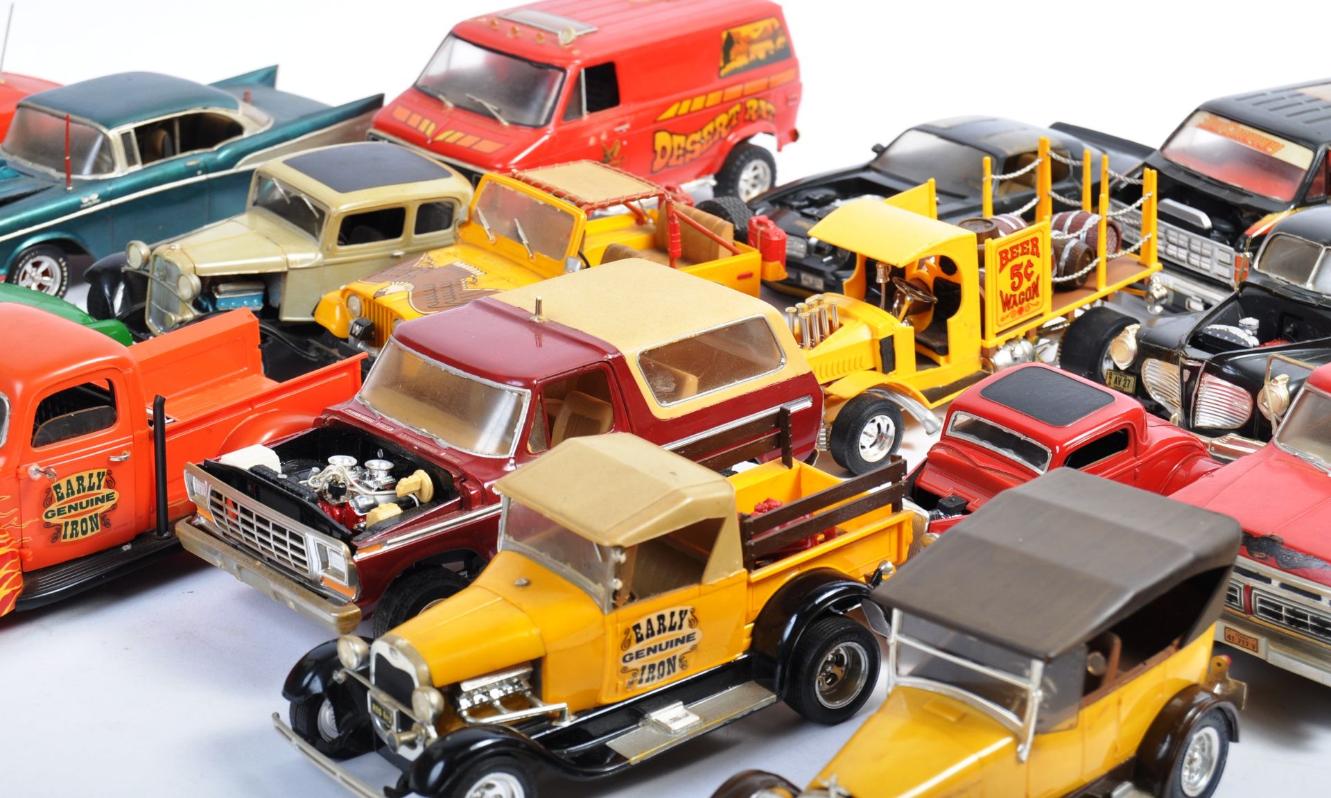 LARGE COLLECTION OF ASSORTED VEHICLE PLASTIC MODEL KITS - Bild 3 aus 5