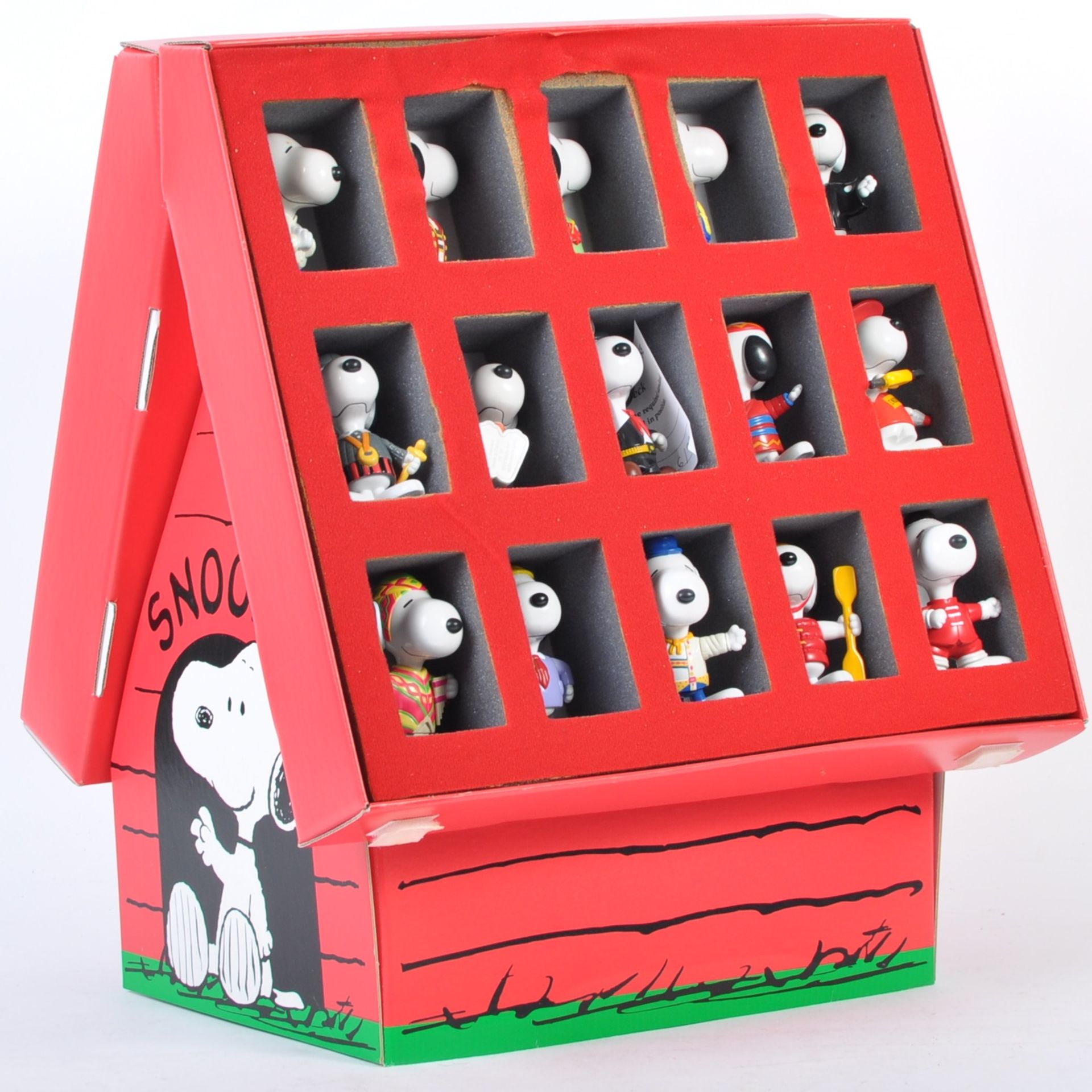 RARE MCDONALDS HAPPY MEAL SNOOPY COLLECTORS BOX SET WITH THIRTY FIGURES