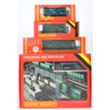 COLLECTION OF BOXED HORNBY 00 GAUGE LOCOMOTIVE & WAGON SET