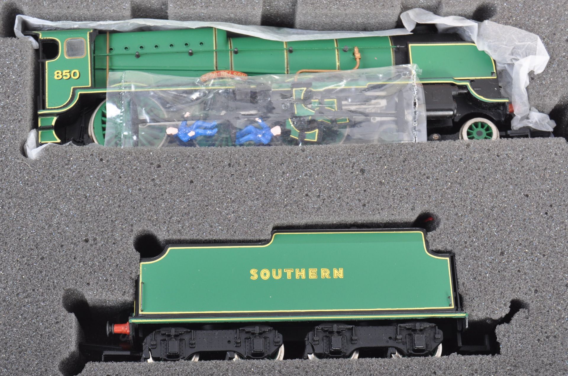 BACHMANN 00 GAUGE 31-400 LORD NELSON PRESENTATION TRAIN - Bild 2 aus 5