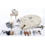 COLLECTION OF VINTAGE STAR WARS ACTION FIGURES & PLAYSETS