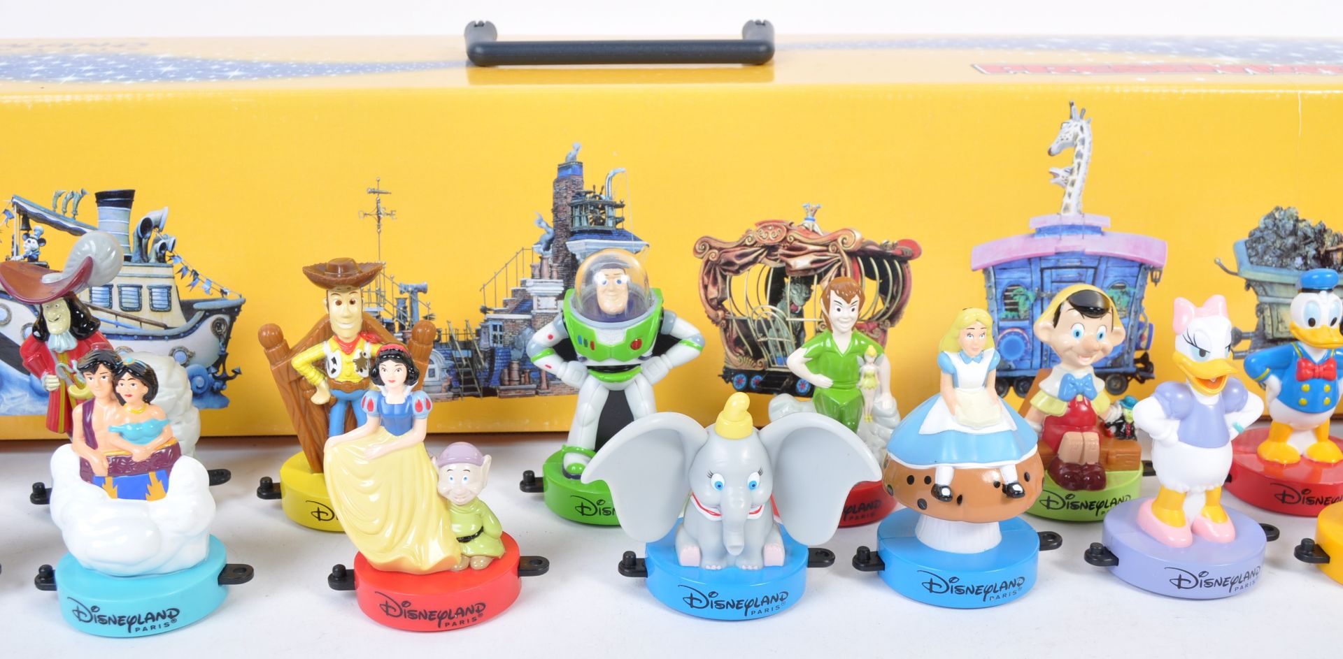 OFFICIAL MCDONALDS DISNEYLAND PARIS PRESENTATION CASE AND TWENTY FIGURES - Bild 3 aus 9