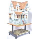 DOLL'S HOUSE - CHARMING NEW ENGLAND STYLE DOLL'S H