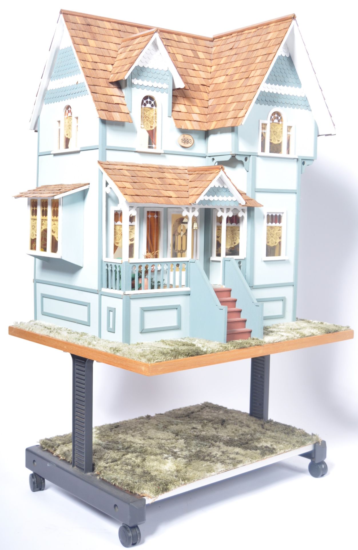 DOLL'S HOUSE - CHARMING NEW ENGLAND STYLE DOLL'S H