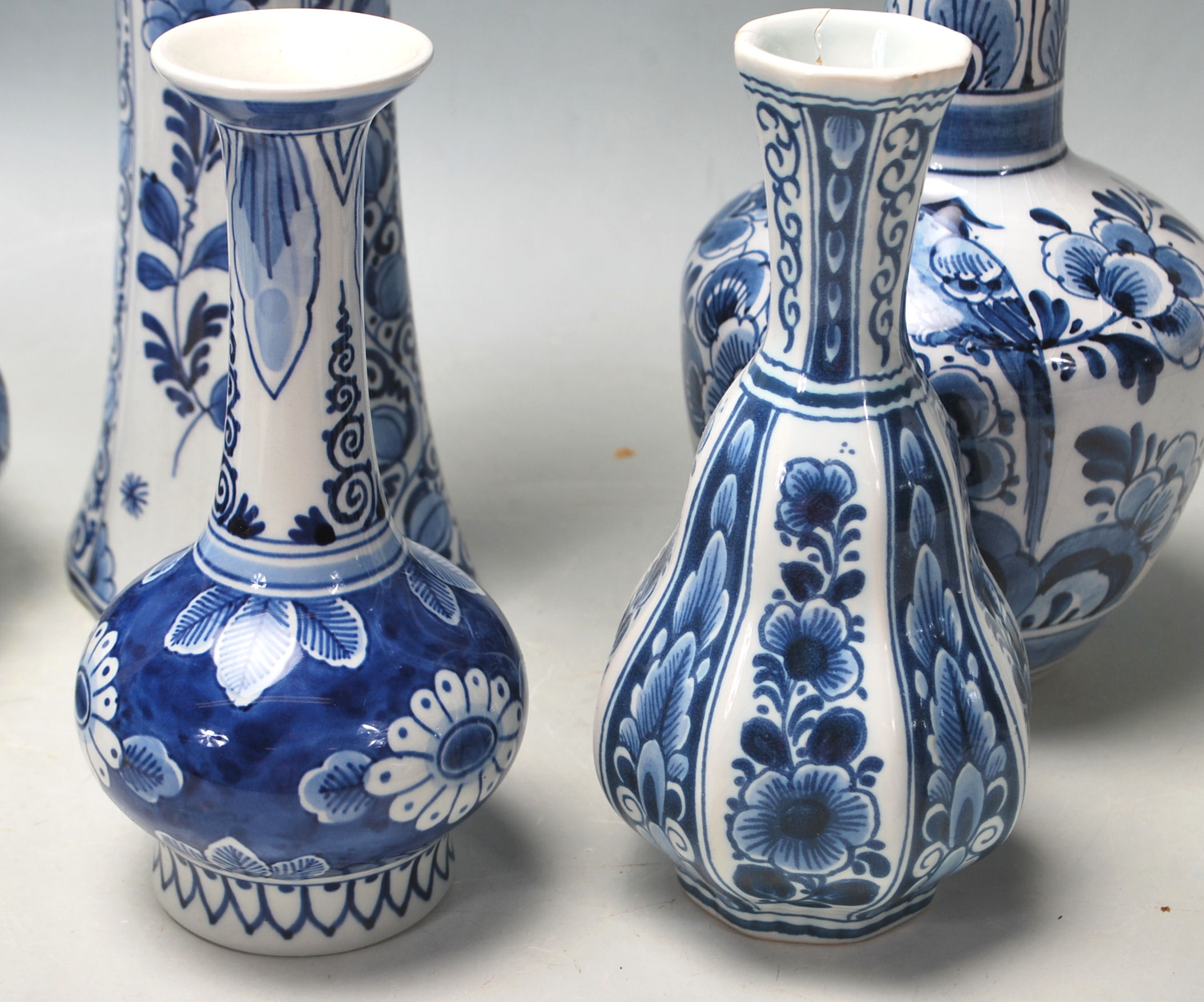 A QUANTITY OF BLUE AND WITH DELFT CERAMIC PORCELAI - Image 6 of 15