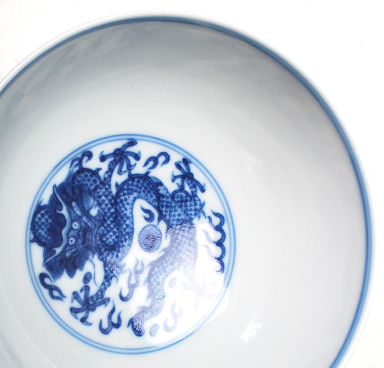 EARLY 20TH CENTURY BLUE AND WHITE ORIENTAL BOWL - Image 4 of 5