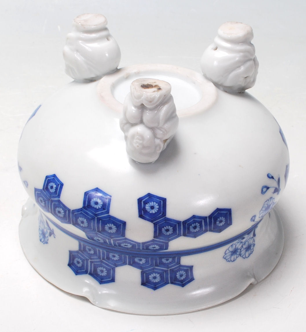 CHINESE BLUE AND WHITE FOOTED BOWL - Image 5 of 6