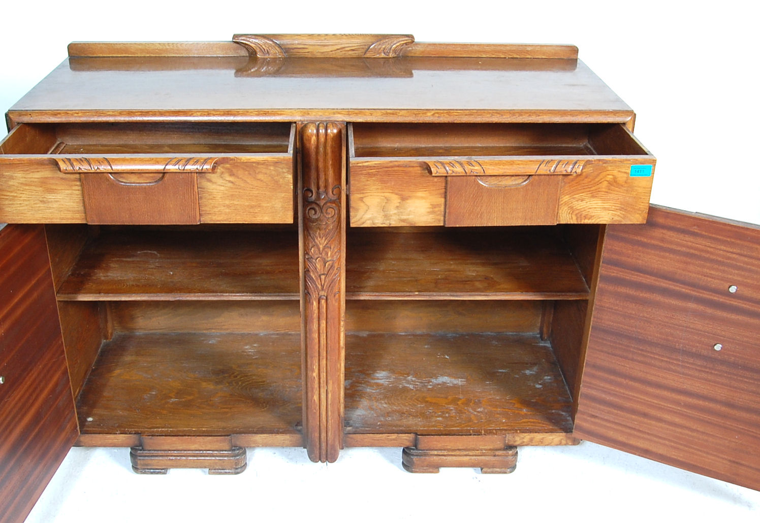 A 1920’S ART DECO OAK SIDEBOARD / DRESSER - Image 4 of 7