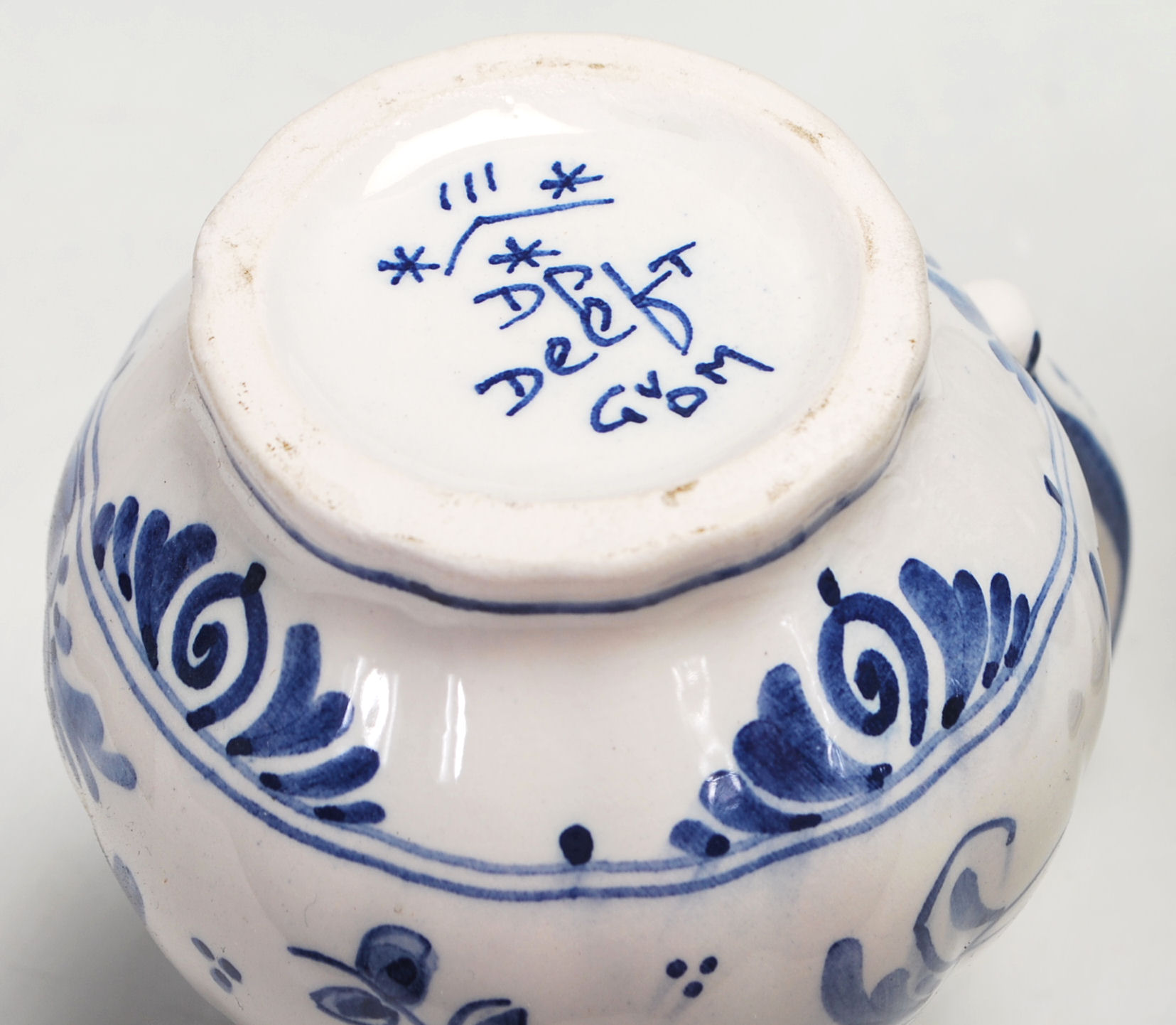 A QUANTITY OF BLUE AND WITH DELFT CERAMIC PORCELAI - Image 13 of 15