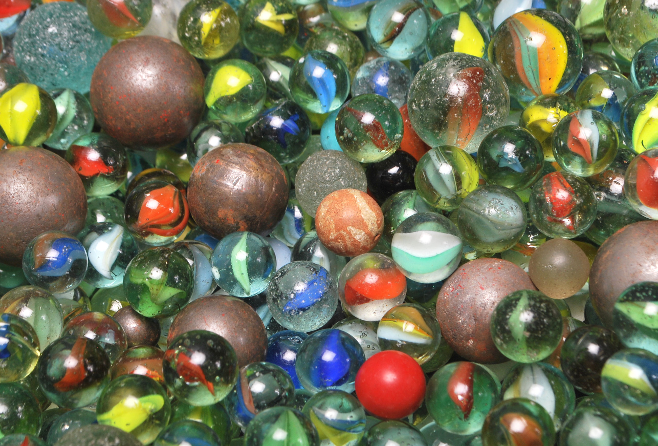 A good collection of early 20th Century marbles co - Image 9 of 15