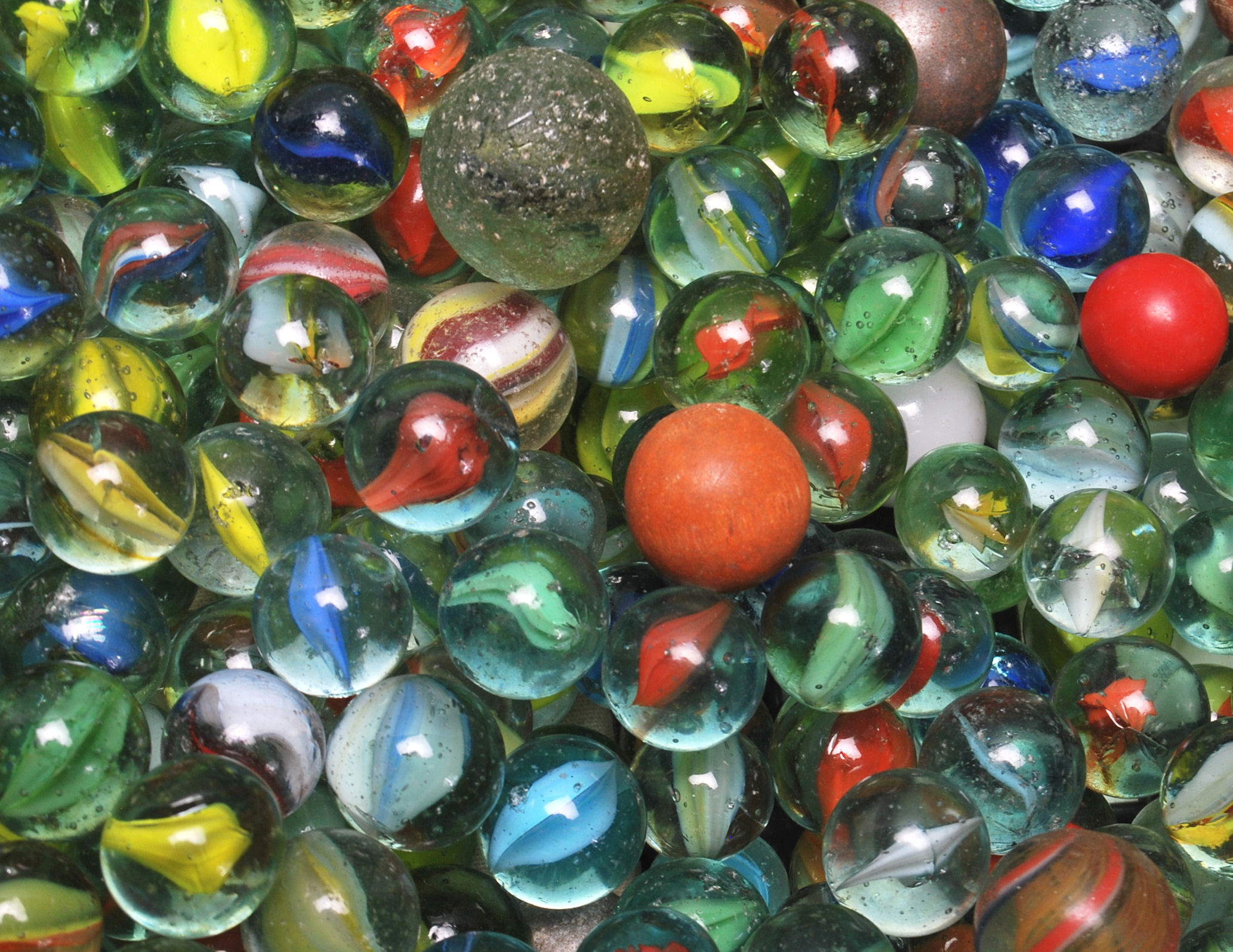 A good collection of early 20th Century marbles co - Image 12 of 15