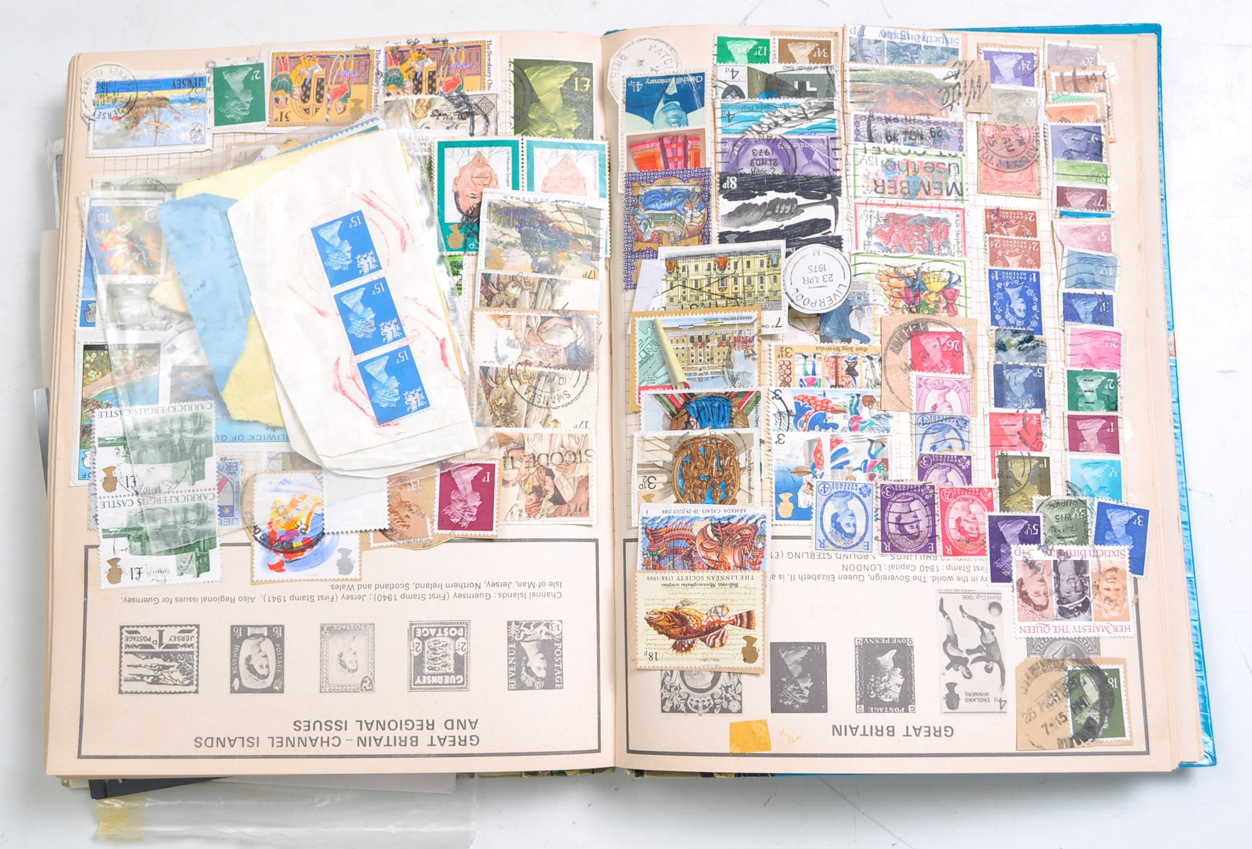 A collection of vintage 20th Century world stamps - Image 18 of 19