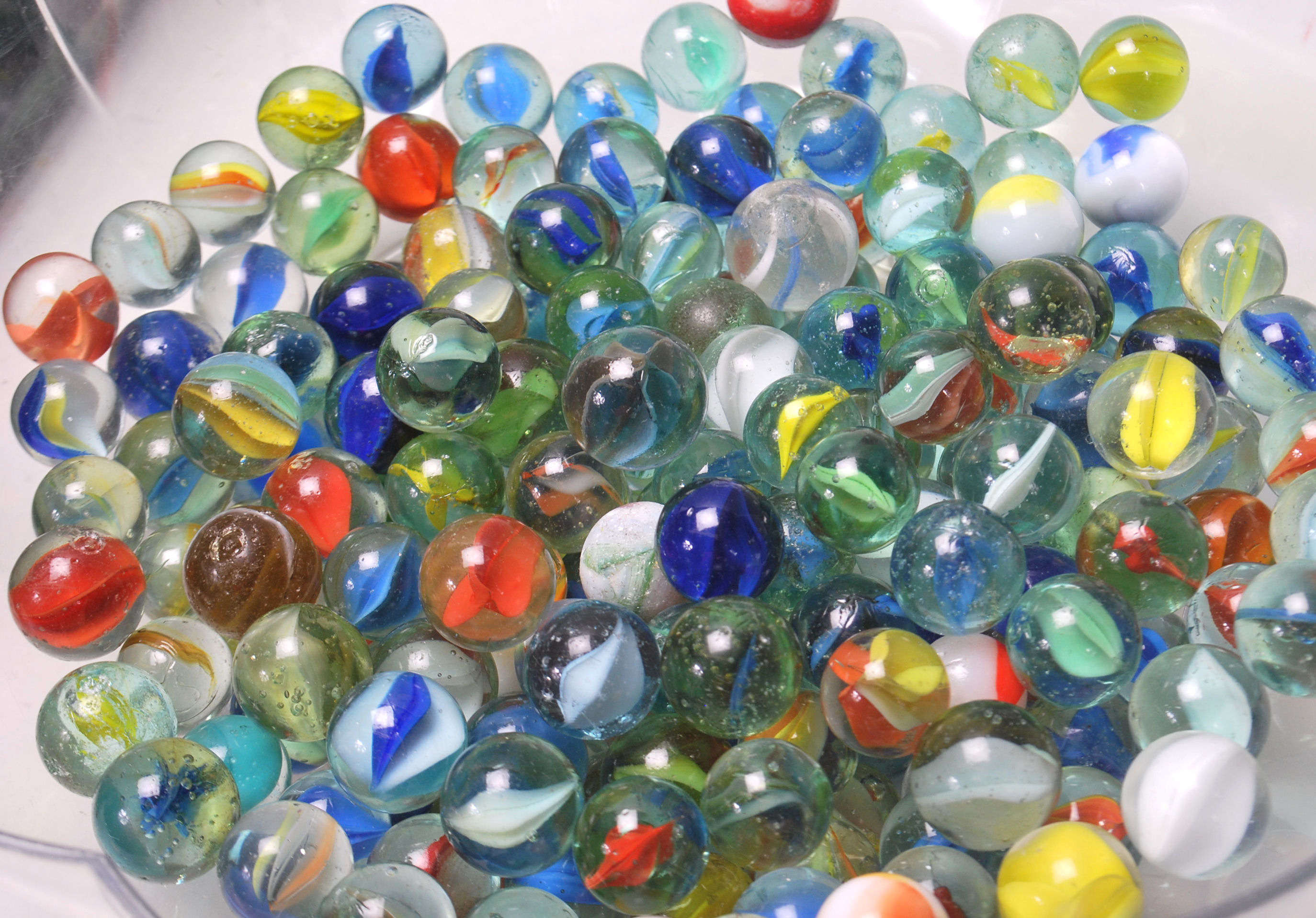 A good collection of early 20th Century marbles co - Image 15 of 15