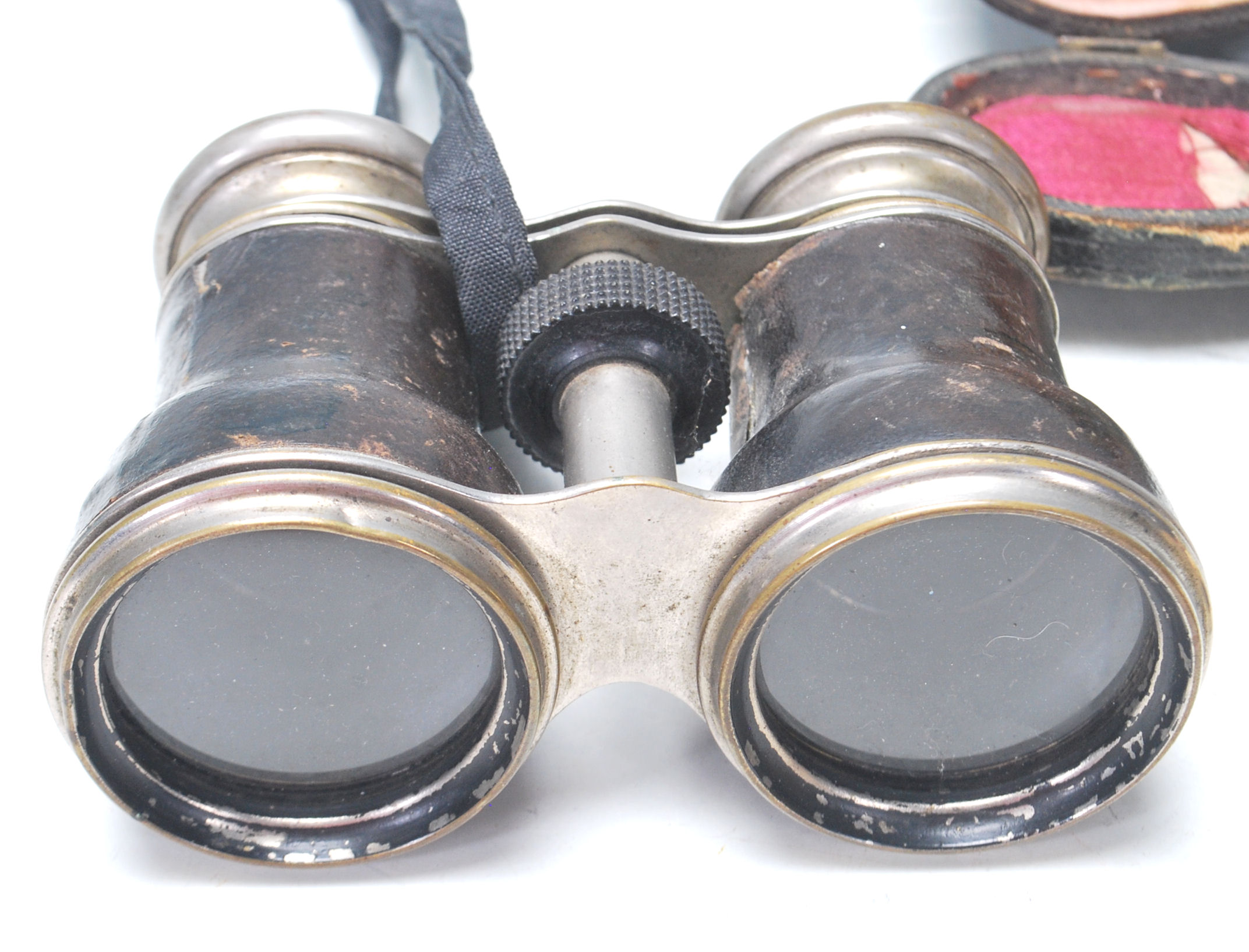 TWO ANTIQUE PAIRS OF ANTIQUE OPERA GLASSES - Image 5 of 8