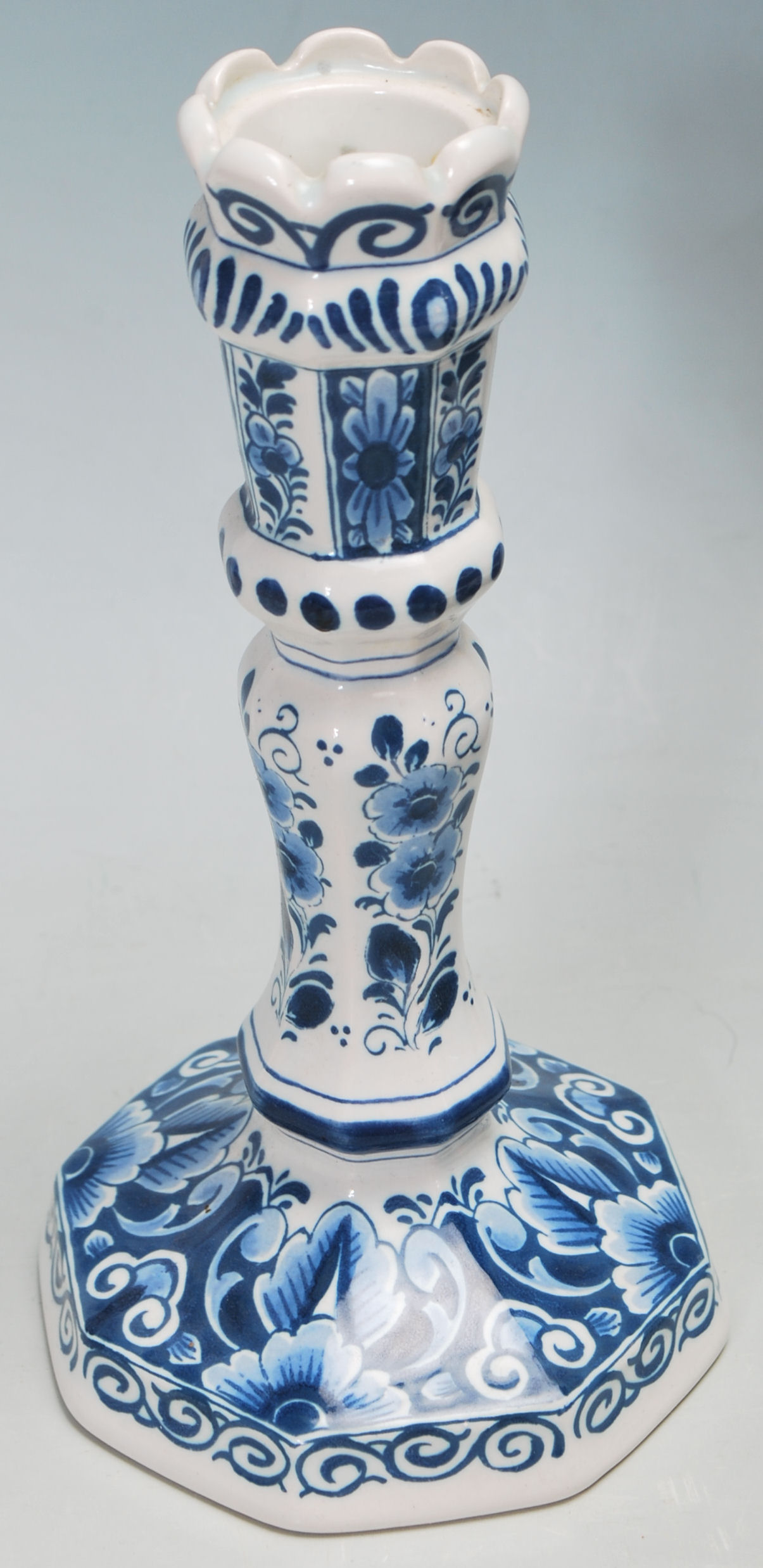 A QUANTITY OF BLUE AND WITH DELFT CERAMIC PORCELAI - Image 15 of 15