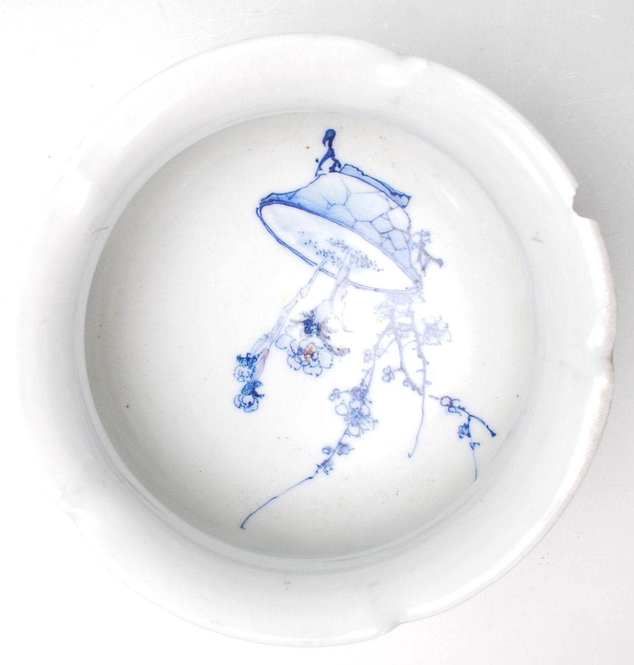 CHINESE BLUE AND WHITE FOOTED BOWL - Image 4 of 6