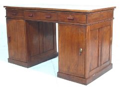 A ANTIQUE ELM KNEEHOLE DESK