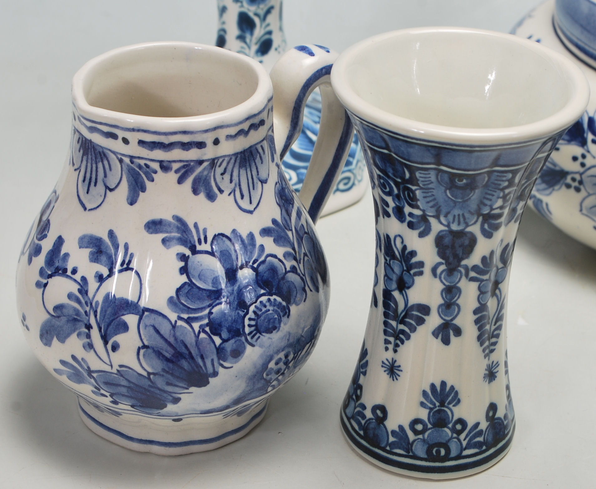 A QUANTITY OF BLUE AND WITH DELFT CERAMIC PORCELAI - Image 12 of 15