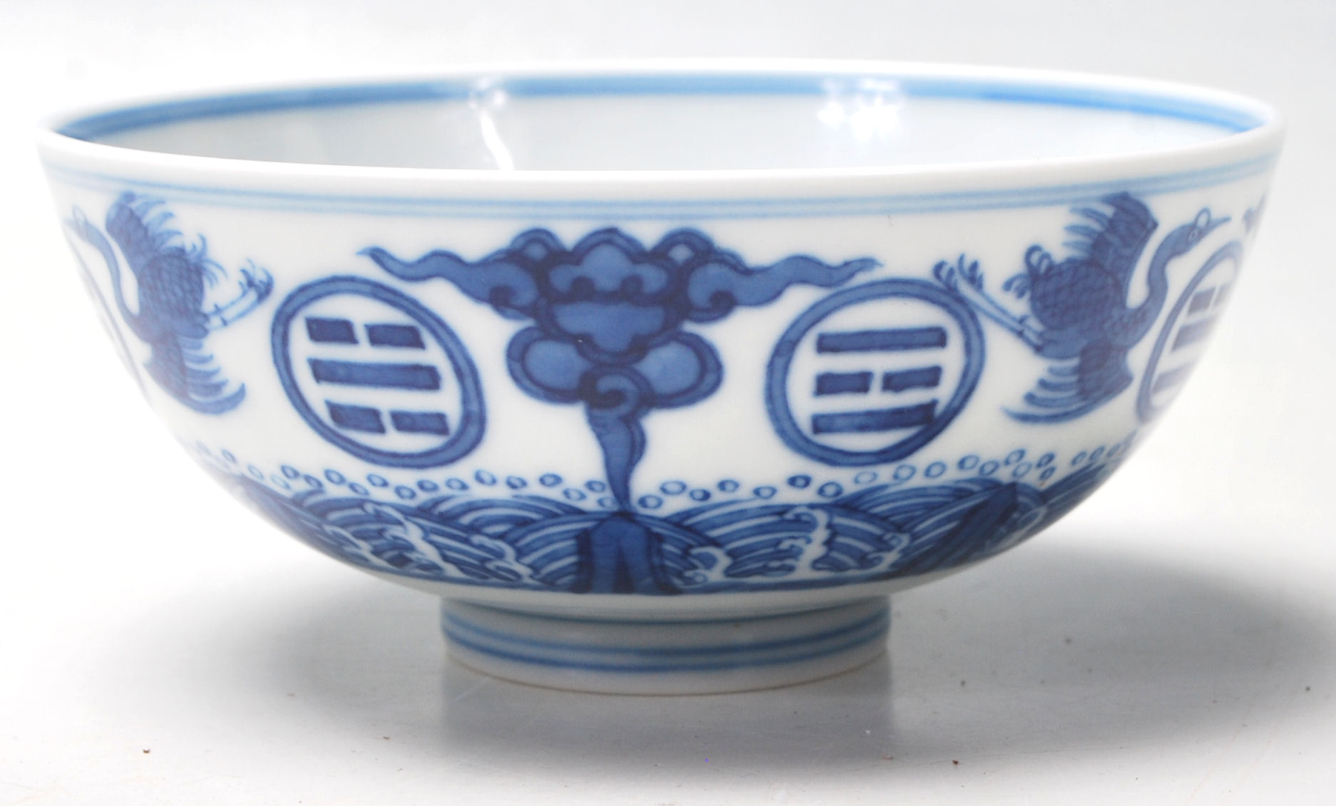 EARLY 20TH CENTURY BLUE AND WHITE ORIENTAL BOWL - Image 3 of 5