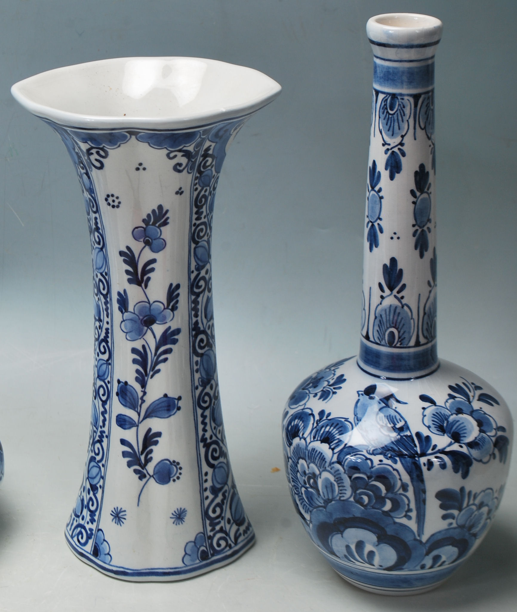 A QUANTITY OF BLUE AND WITH DELFT CERAMIC PORCELAI - Image 9 of 15