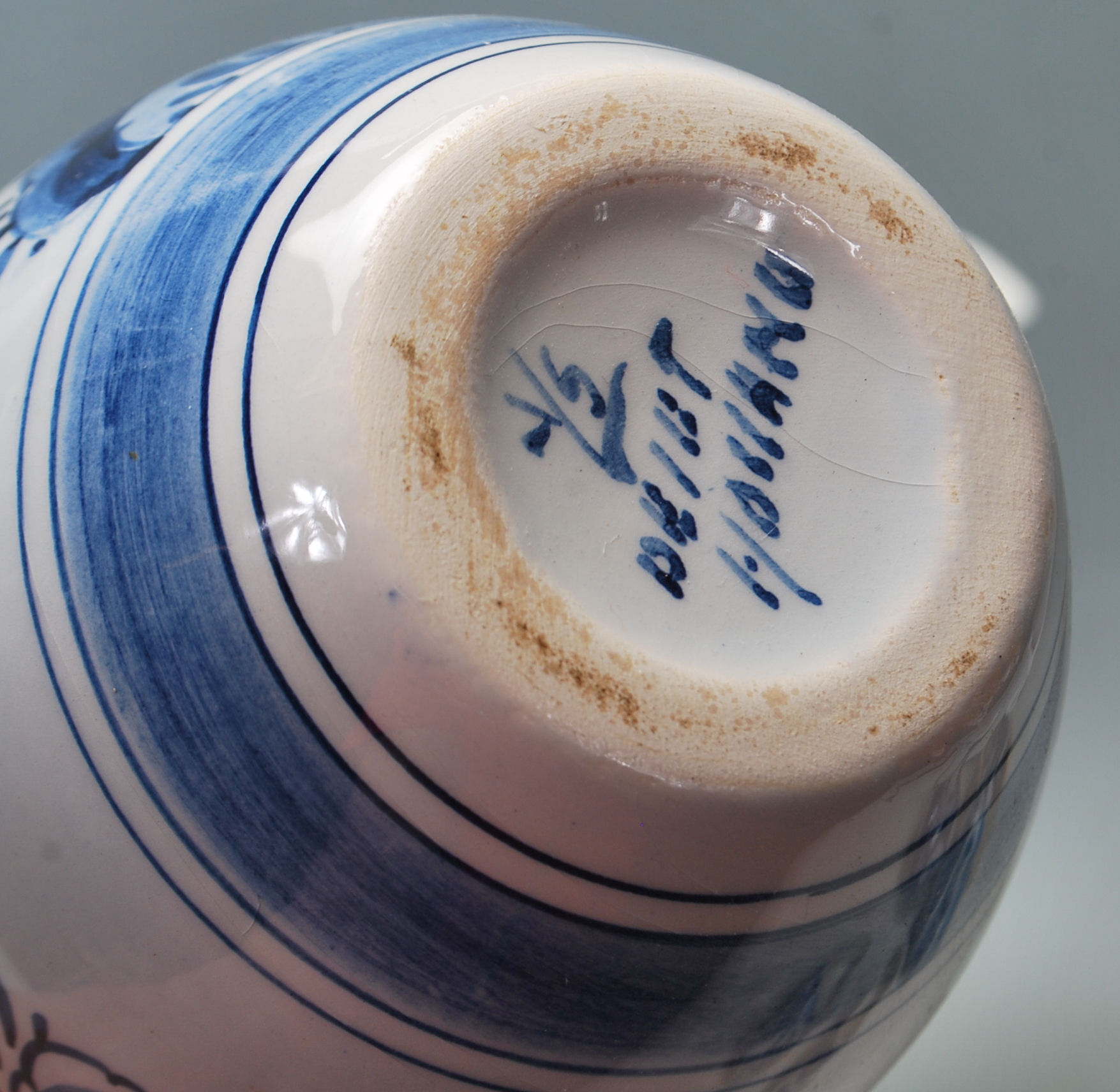 A QUANTITY OF BLUE AND WITH DELFT CERAMIC PORCELAI - Image 10 of 15
