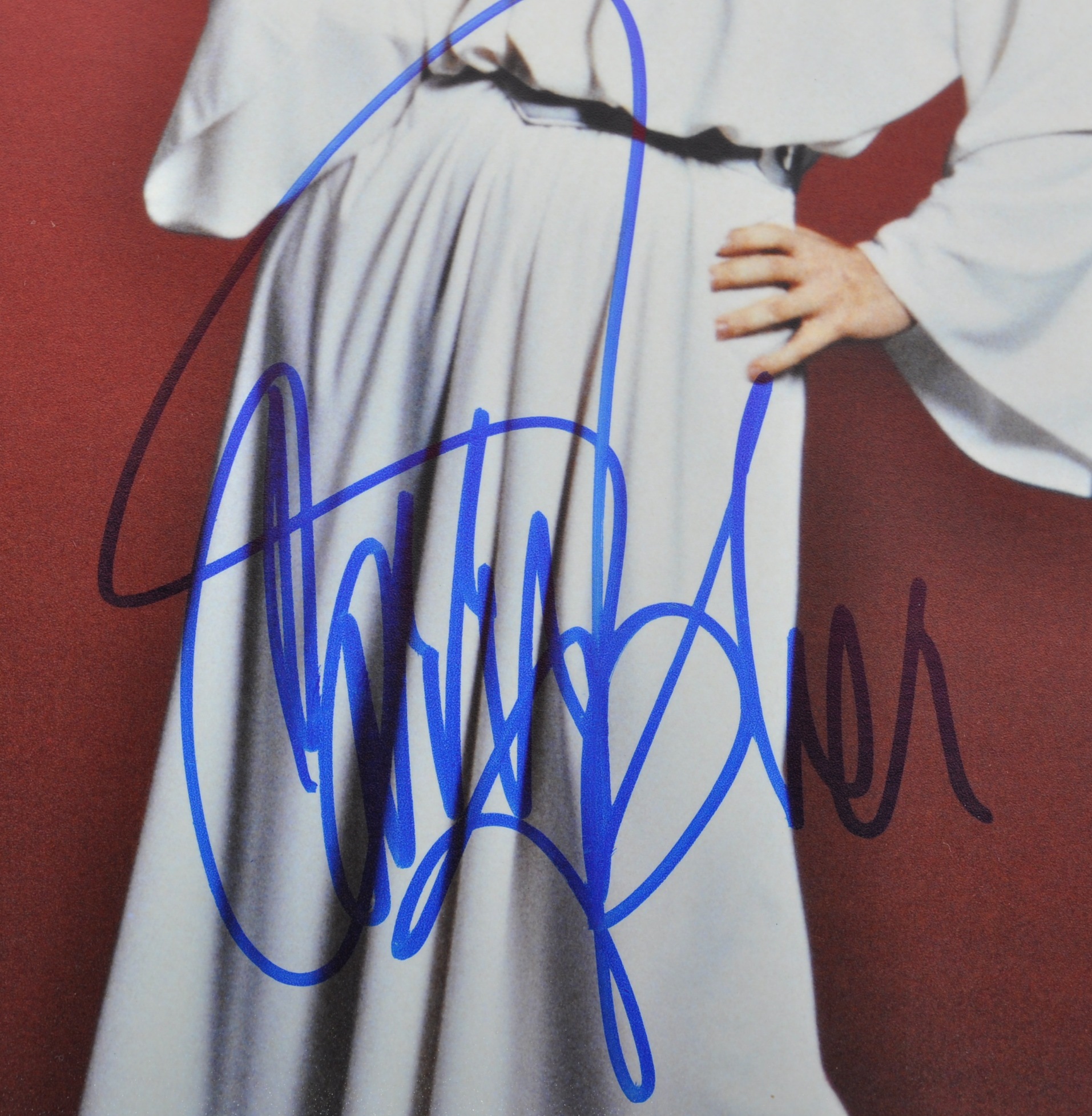 CARRIE FISHER - STAR WARS - INCREDIBLE AUTOGRAPHED 8X10" PHOTO - Image 2 of 2