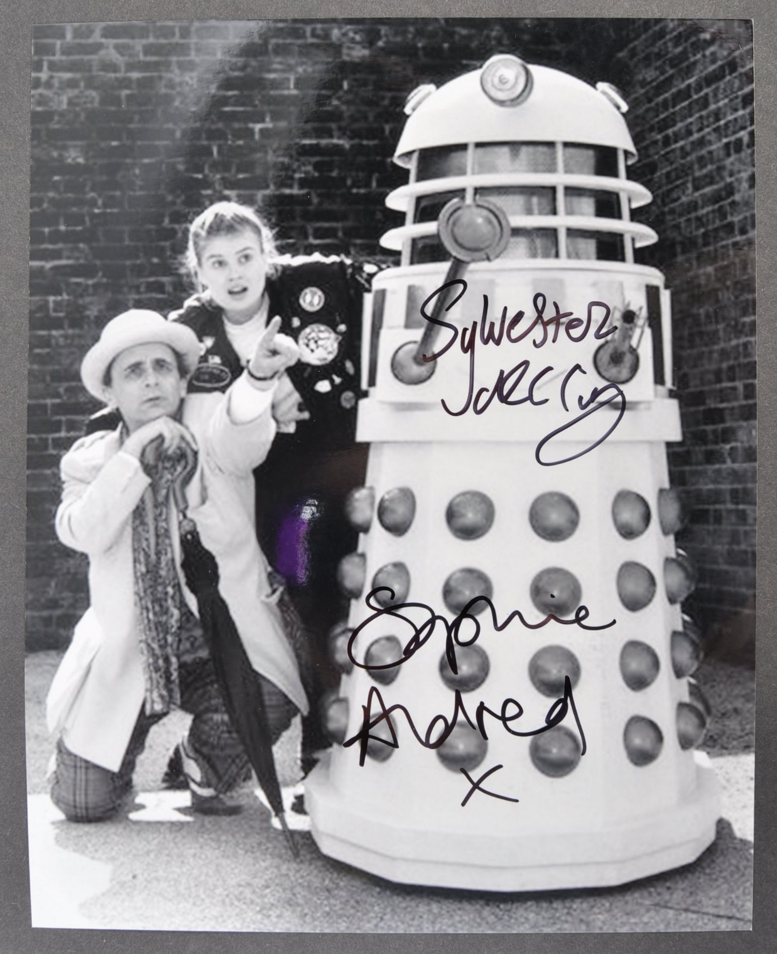 DOCTOR WHO - SYLVESTER MCCOY & SOPHIE ALDRED SIGNE