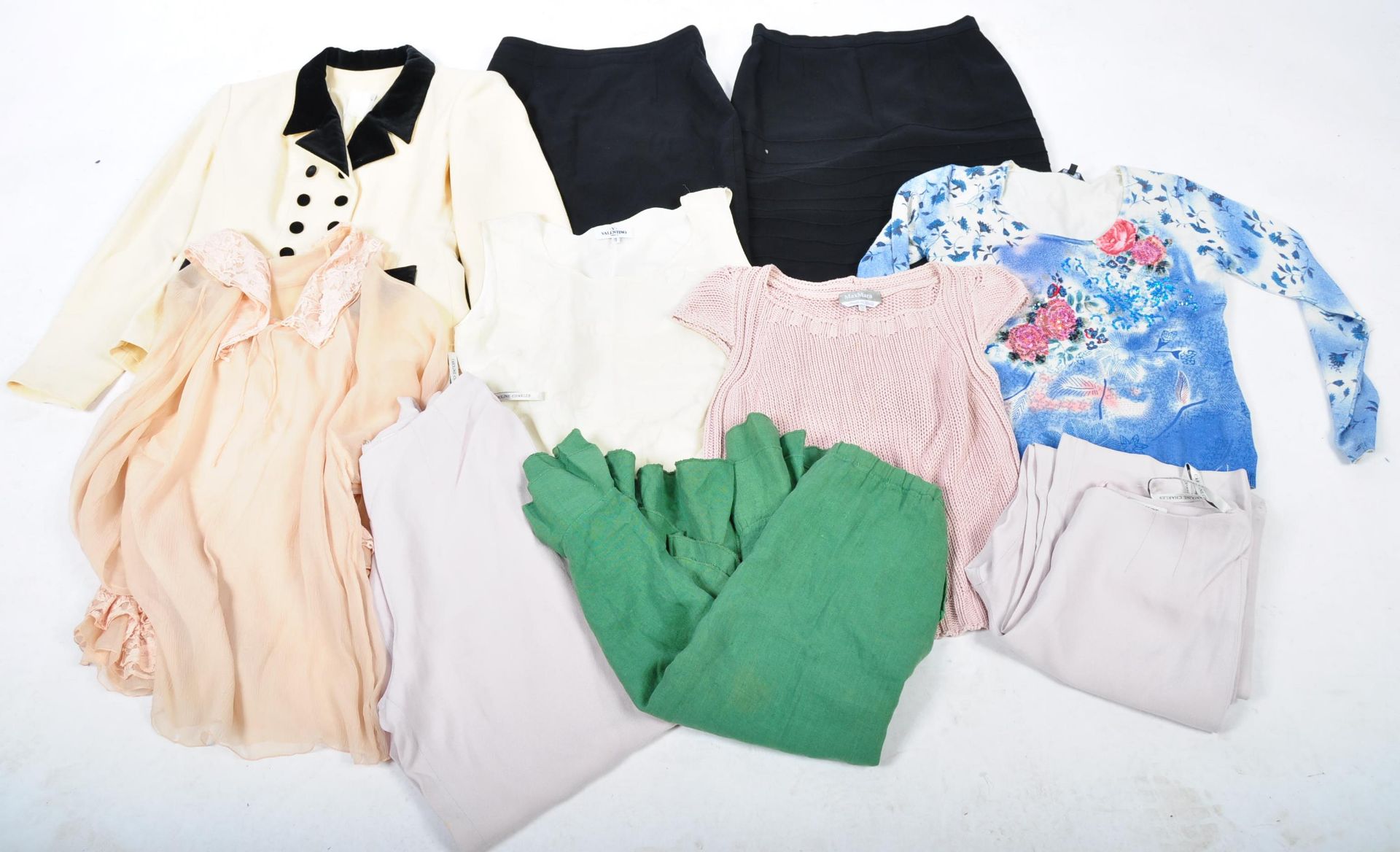 ANGELA GRANT COLLECTION - ASSORTMENT OF CLOTHING