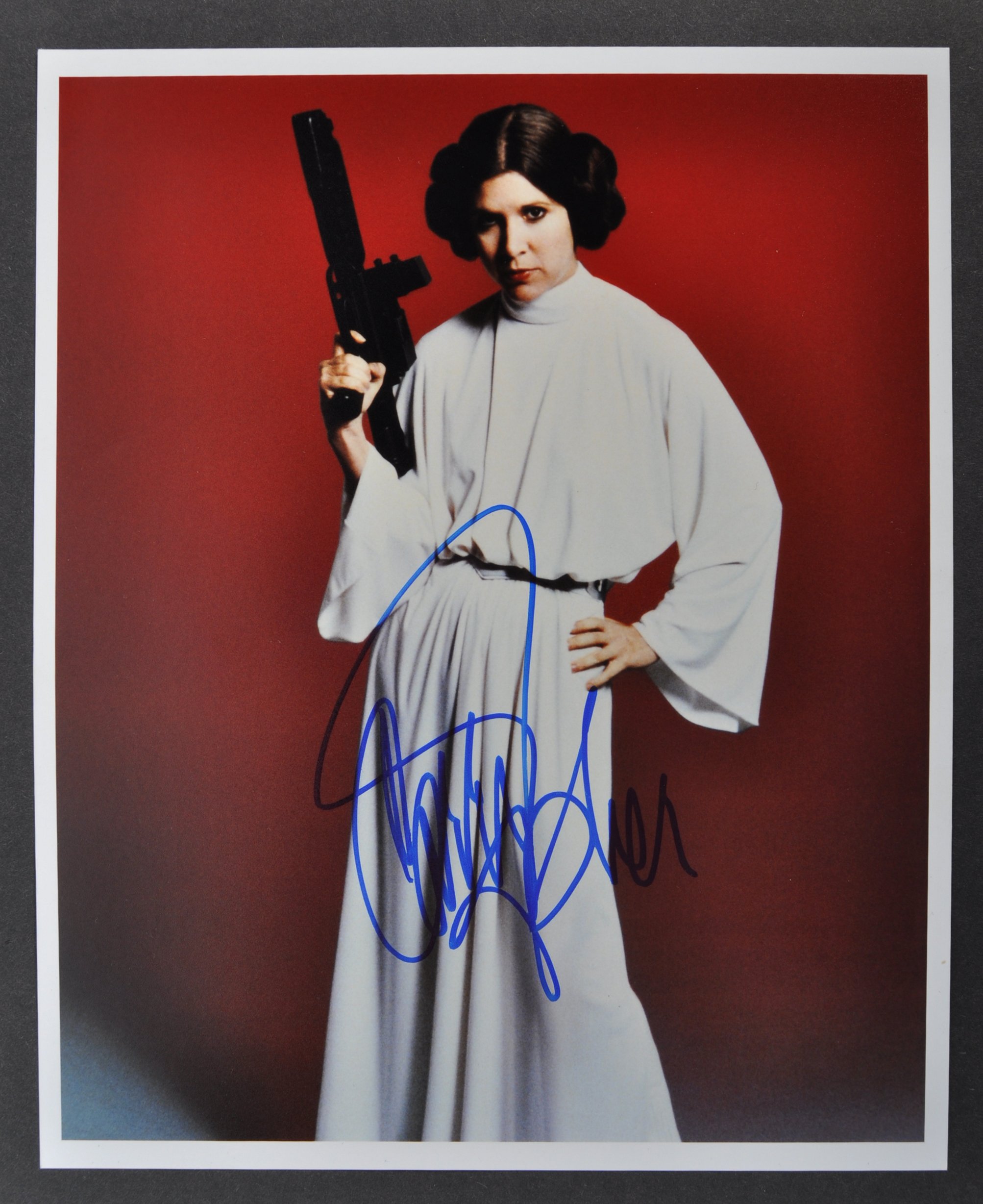 CARRIE FISHER - STAR WARS - INCREDIBLE AUTOGRAPHED 8X10" PHOTO