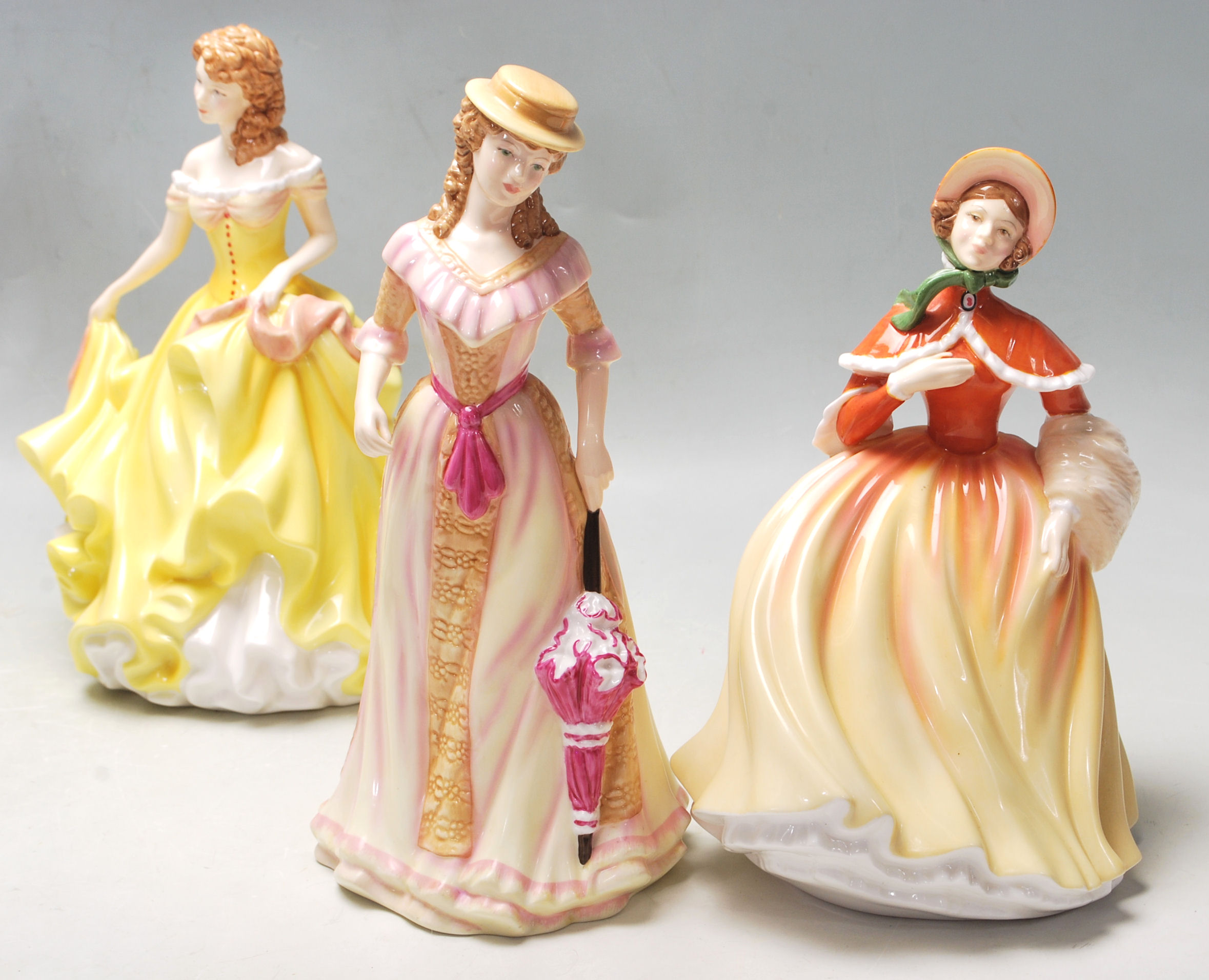 A GROUP OF SEVEN ROYAL DOULTON CERAMIC FIGURINES - HN 5322 - HN 5321 - HN 5314 - HN 5323 - HN 5229 - - Image 3 of 8