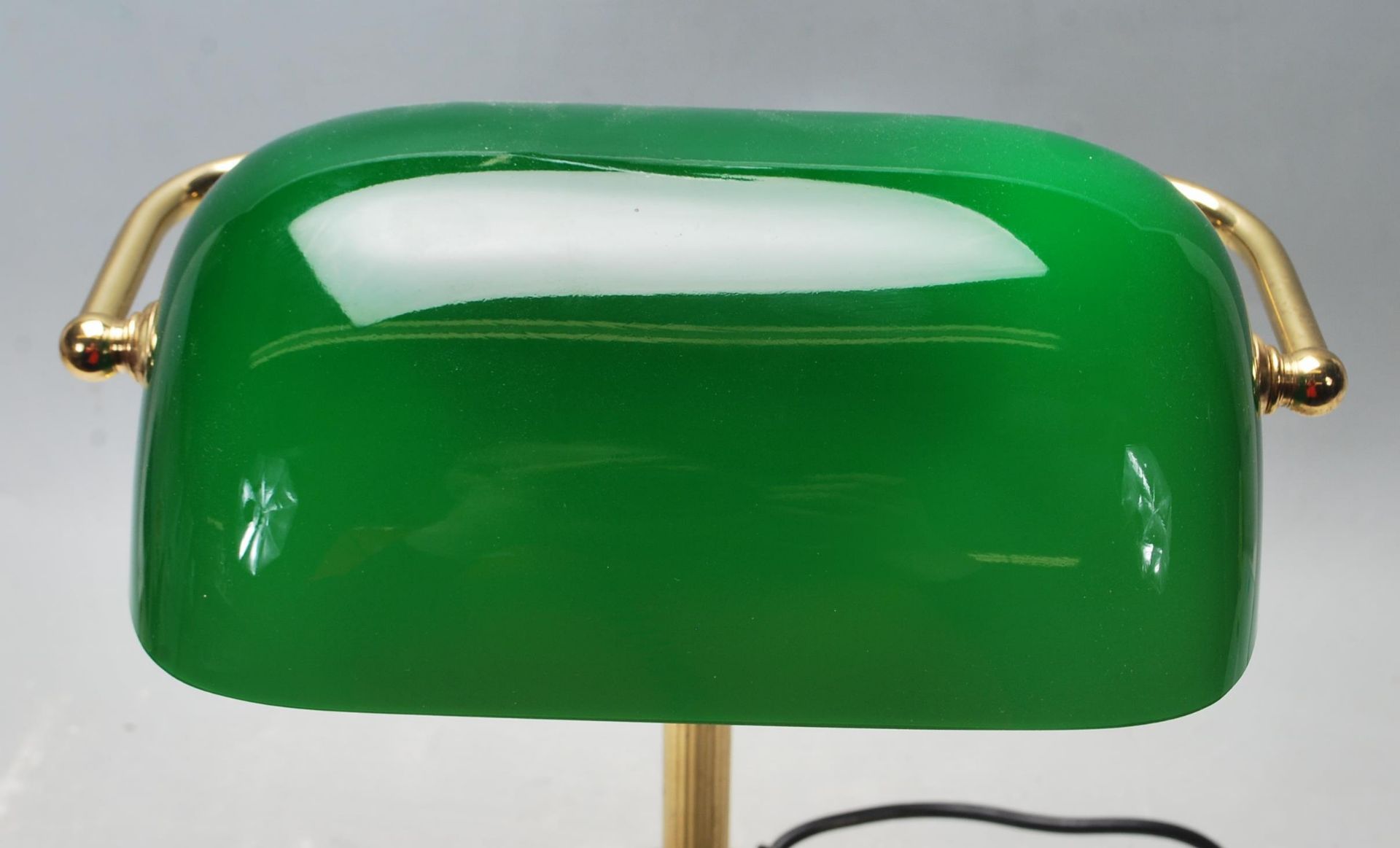 RETRO 20TH CENTURY BANKERS DESK LAMP WITH GREEN GLASS SHADE - Image 2 of 5