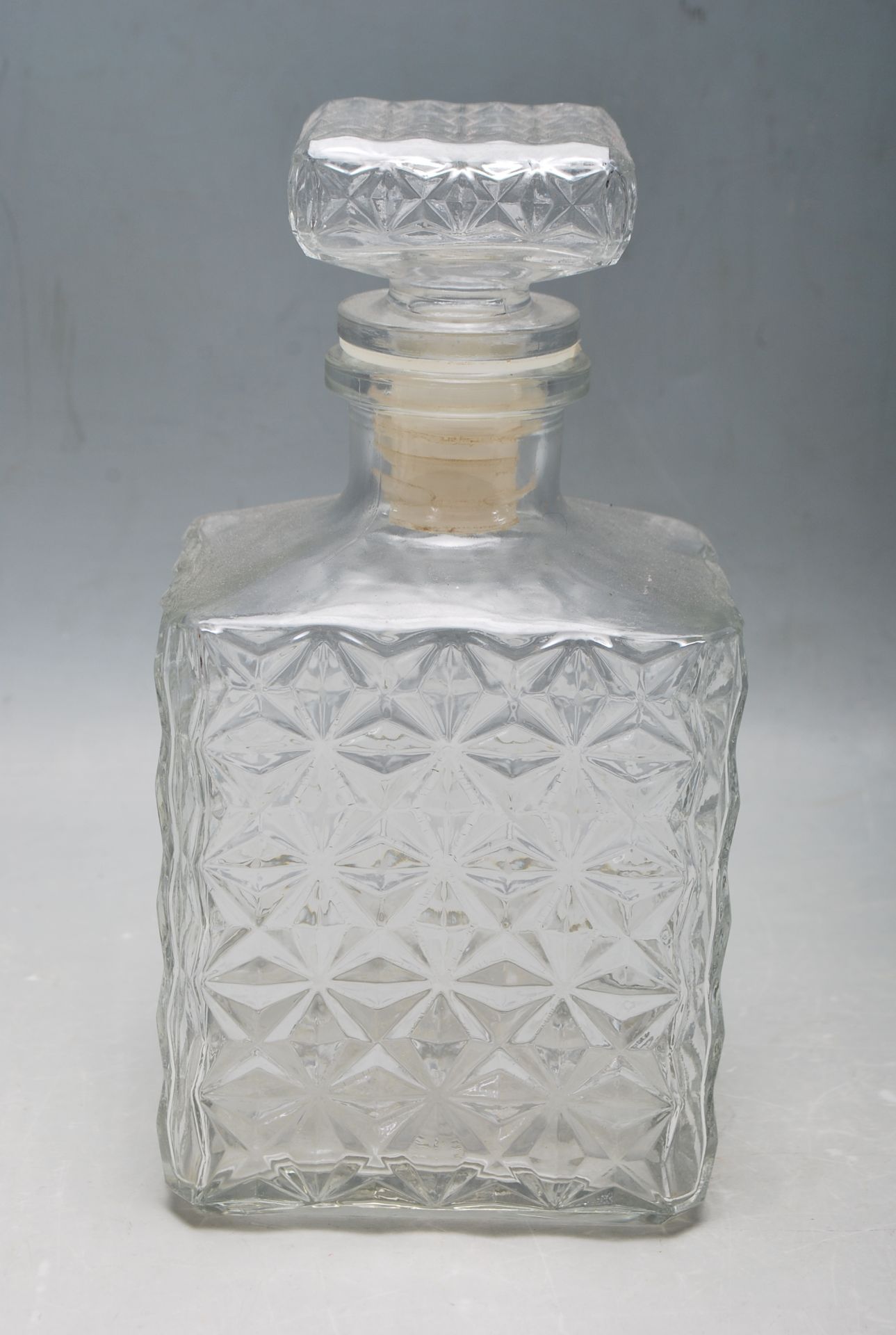 A COLELCTION OF VINTAGE LATE 20TH CENTURY CUT GLASS CRYTAL DECANTERS - Image 3 of 6