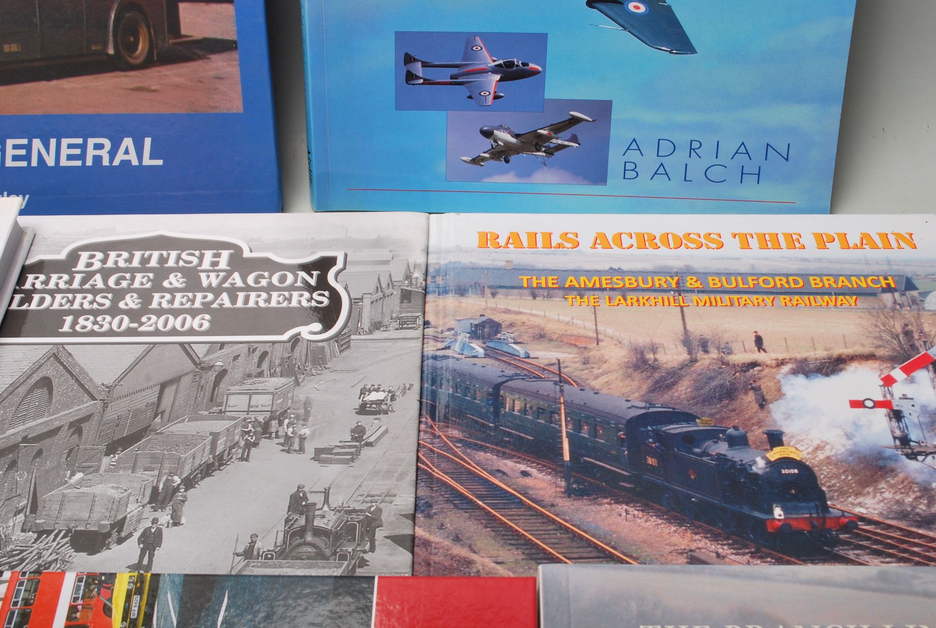 GROUP OF VINTAGE TRANSPORT RELATED REFERENCE BOOKS - Bild 7 aus 9