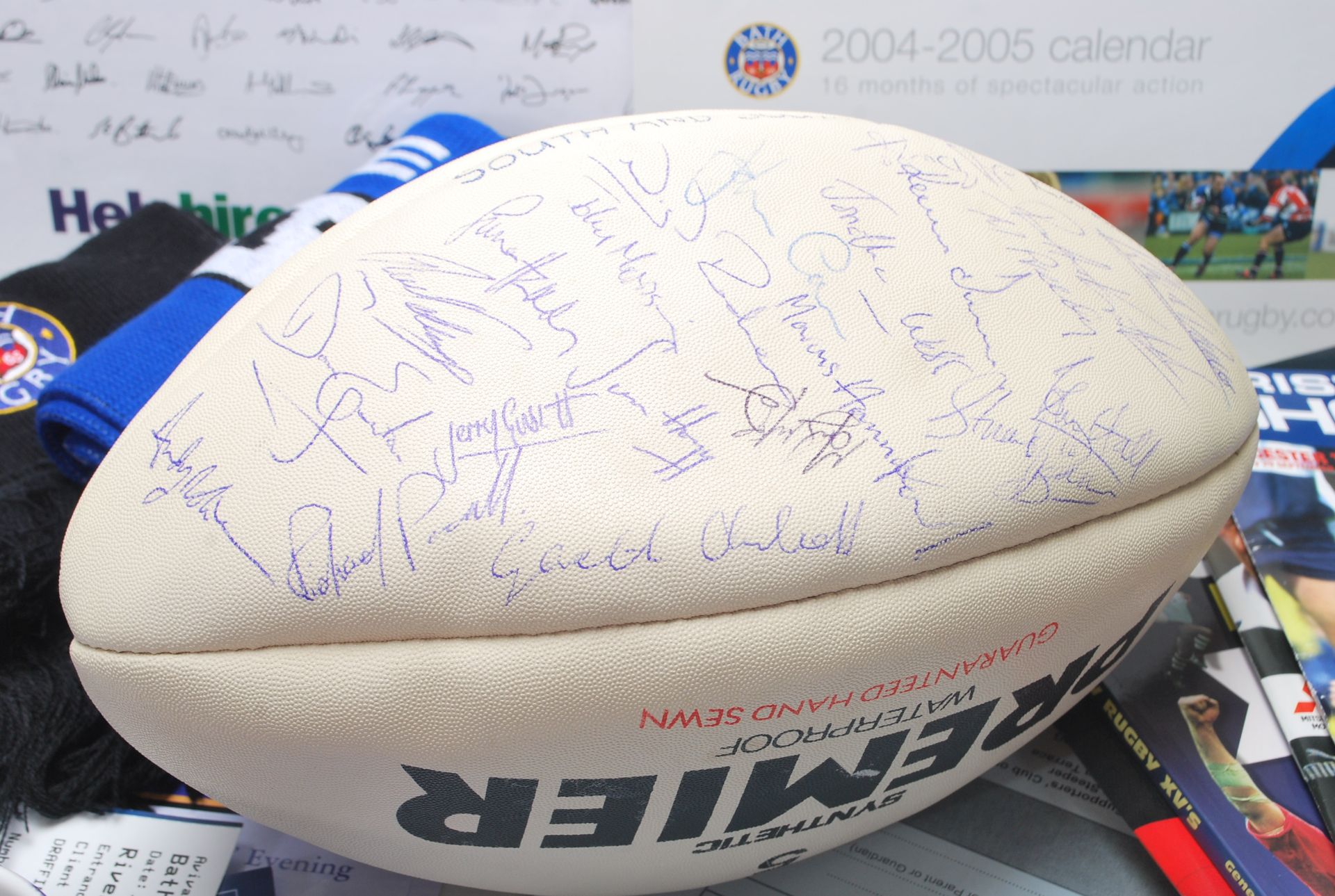 BATH RUGBY AUTOGRAPH - PROGRAMMES - SCARFS - SOUTRH AND SOUTH WEST AUSTRALIA 1988 SIGNED RUGBY BALL - Image 7 of 10