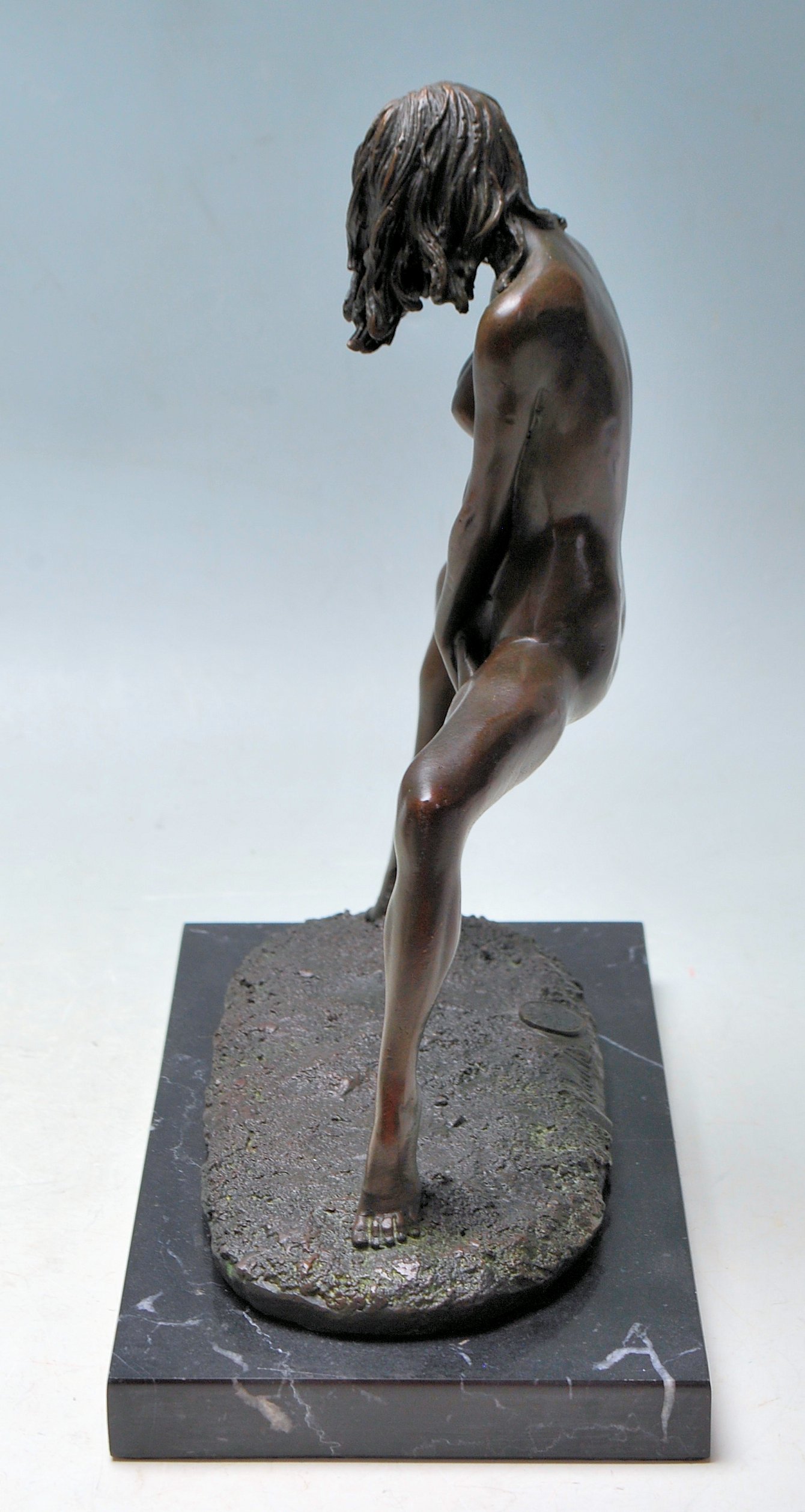CONTEMPORARY FRENCH BRONZEOF A FEMALE NUDE POSING - Image 5 of 5