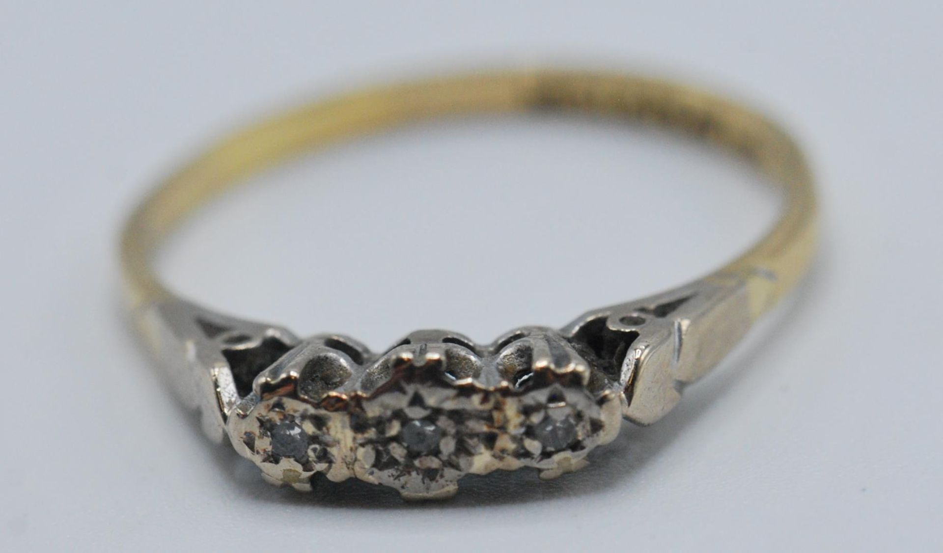 A 18CT GOLD AND PLATINUM RING WITH THREE WHITE STONES - SIZE P - WEIGHT 2.5G - Image 3 of 12