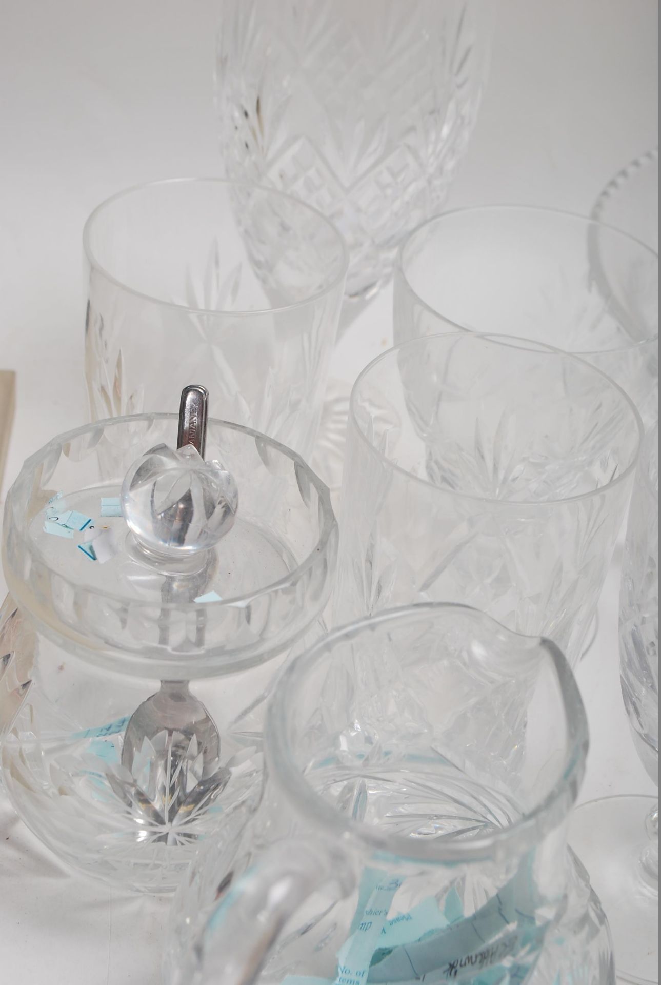 A LARGE COLLECTION OF VINTAGE 20TH CENTURY CRYSTAL CUT GLASS WARE - Image 5 of 11